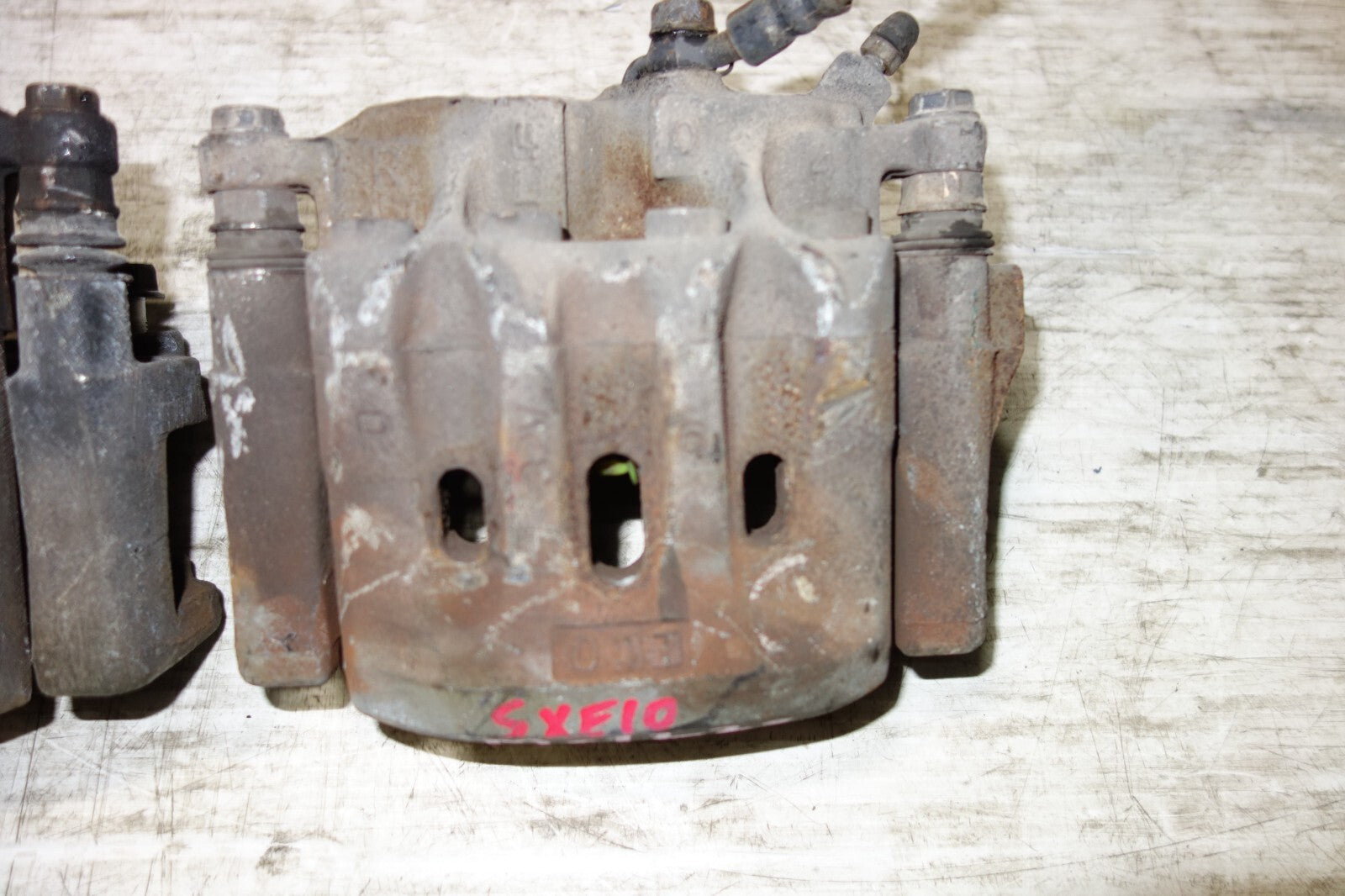 JDM 2001-2005 TOYOTA ALTEZZA LEXUS IS300 OEM FRONT 2 POT BRAKE CALIPERS ORIGINAL