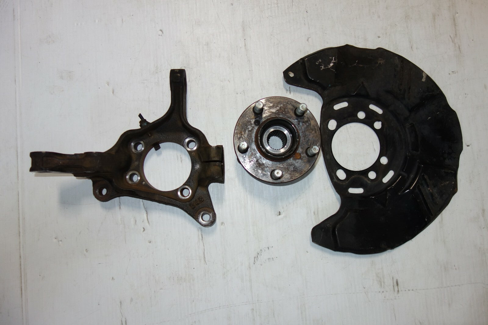 JDM SUBARU IMPREZA WRX FRONT SPINDLE HUB KNUCKLE SUSPENSION LEFT SIDE 2008-2014
