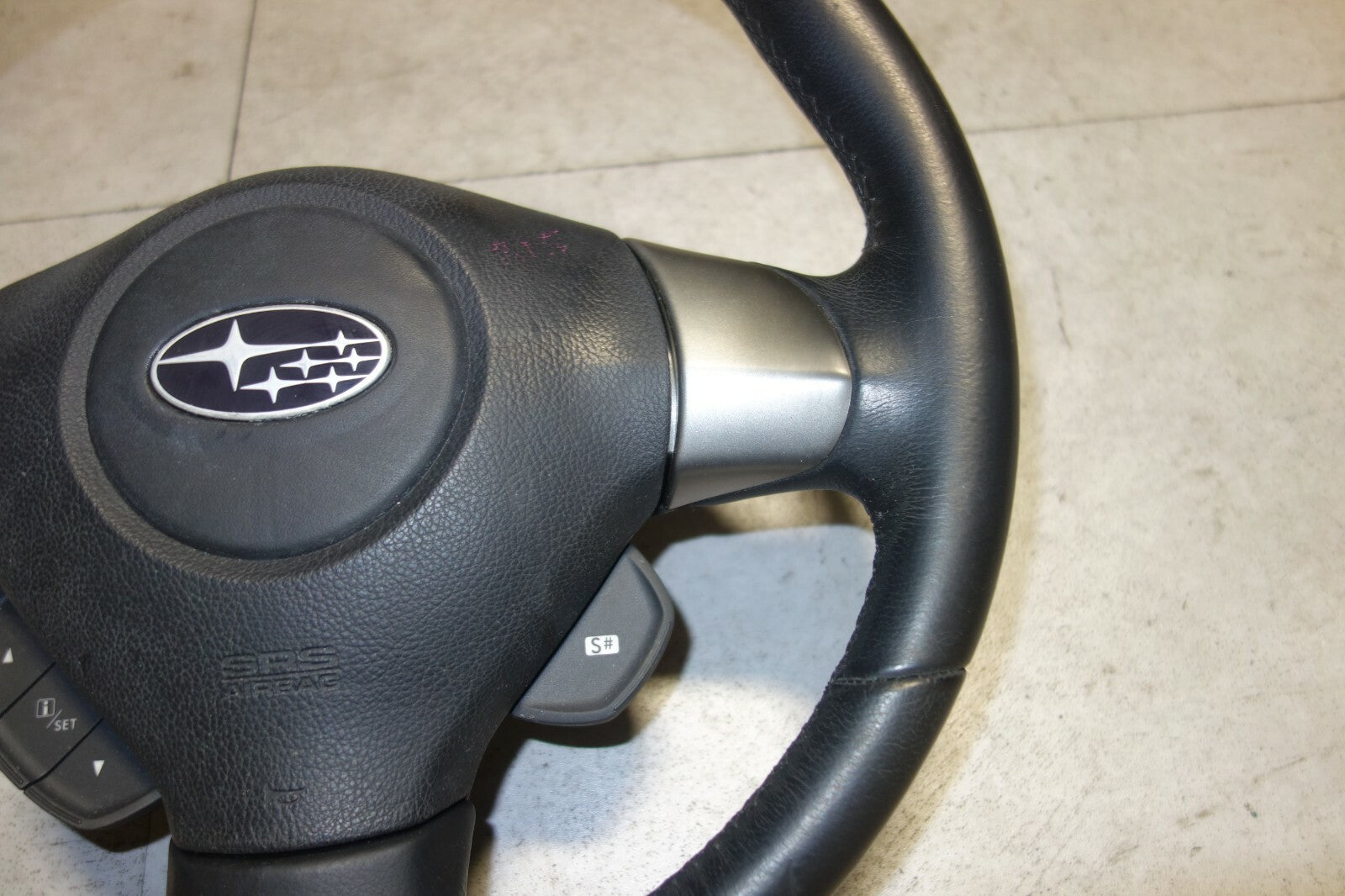 JDM 2005-2009 SUBARU LEGACY & OUTBACK MOMO STEERING WHEEL & HUB 2005-2009