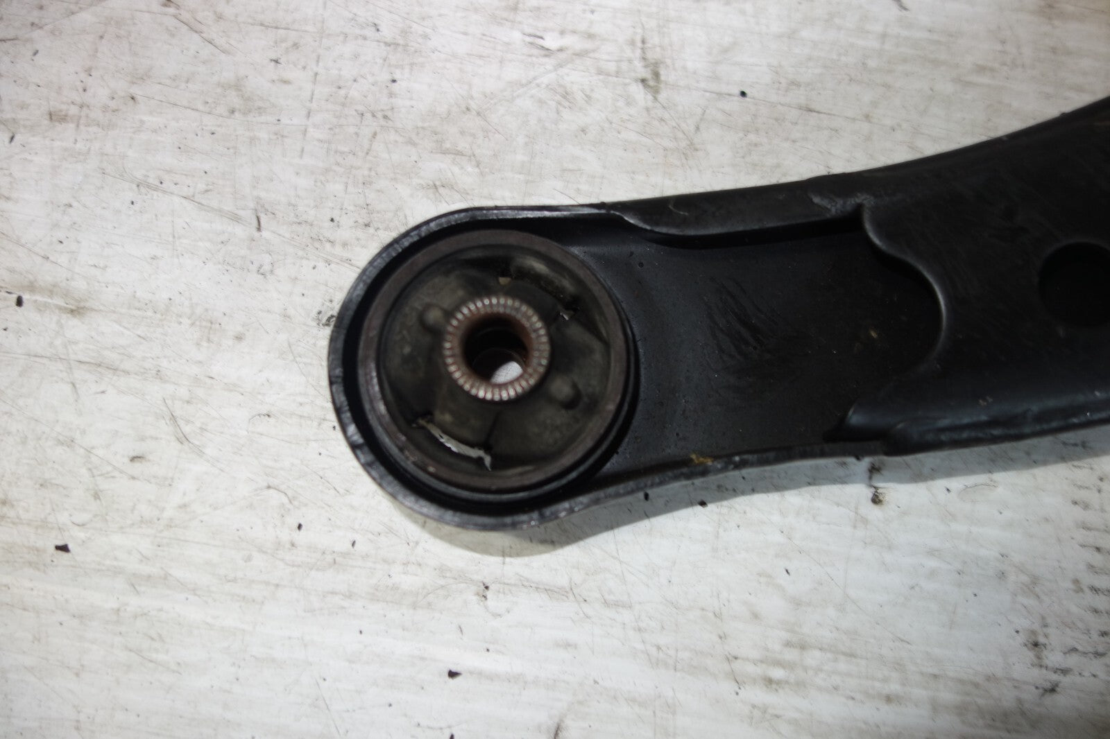 JDM 2000-2005 TOYOTA CELICA OEM FRONT LOWER CONTROL ARM RIGHT SIDE GT GTS ZZT231