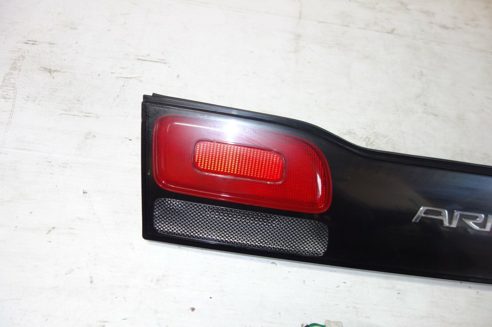 JDM LEXUS GS300 TOYOTA ARISTO TAIL LIGHTS CENTER GARNISH JZS147 1991-1997