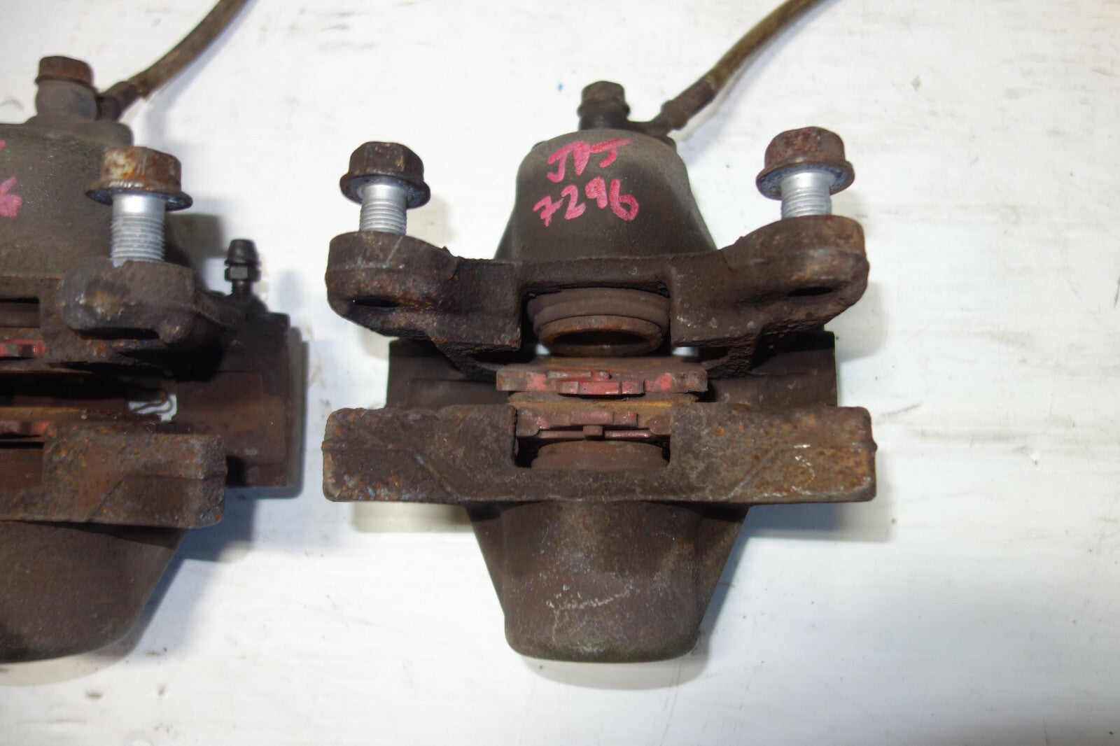 Lexus IS300 Rear Brake Calipers 2001 2002 2003 2004 2005 OEM Genuine Japan