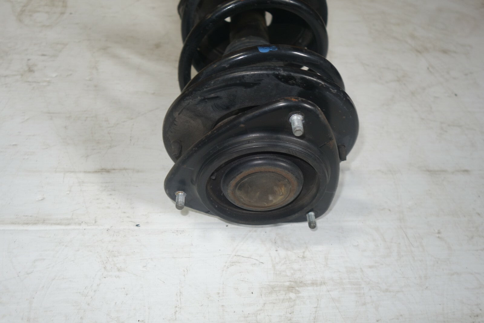 JDM 05-09 SUBARU LEGACY OUTBACK KYB FRONT LEFT SIDE SHOCK STRUT ASSEMBLY  WAGON