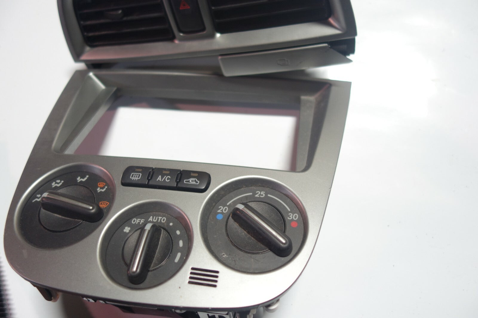 2002-2005 JDM Subaru Impreza WRX STi Climate Control Dash Vents Console GDB