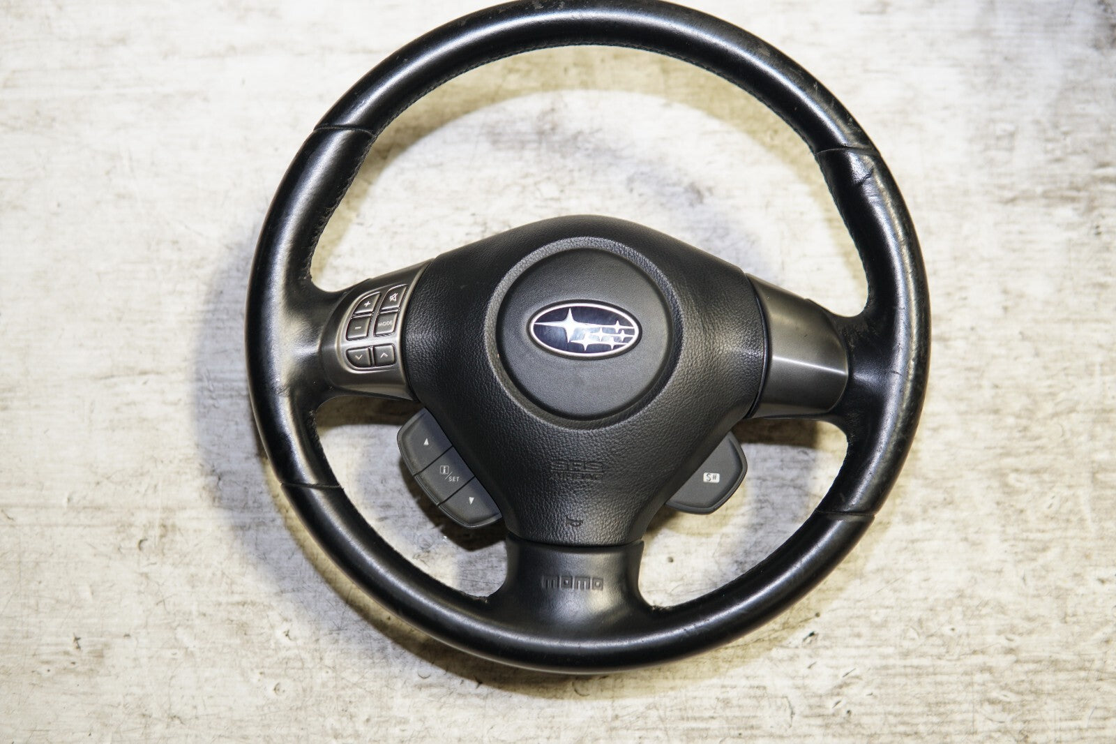 JDM 2005-2009 SUBARU LEGACY & OUTBACK MOMO STEERING WHEEL & HUB 05-2009 MF-292