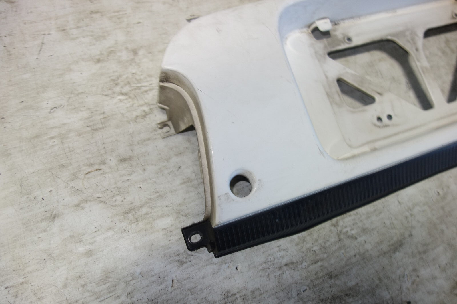 JDM TOYOTA CELICA ST202 ST205 REAR LICENSE PLATE TRIM CENTER GARNISH 1994-1999