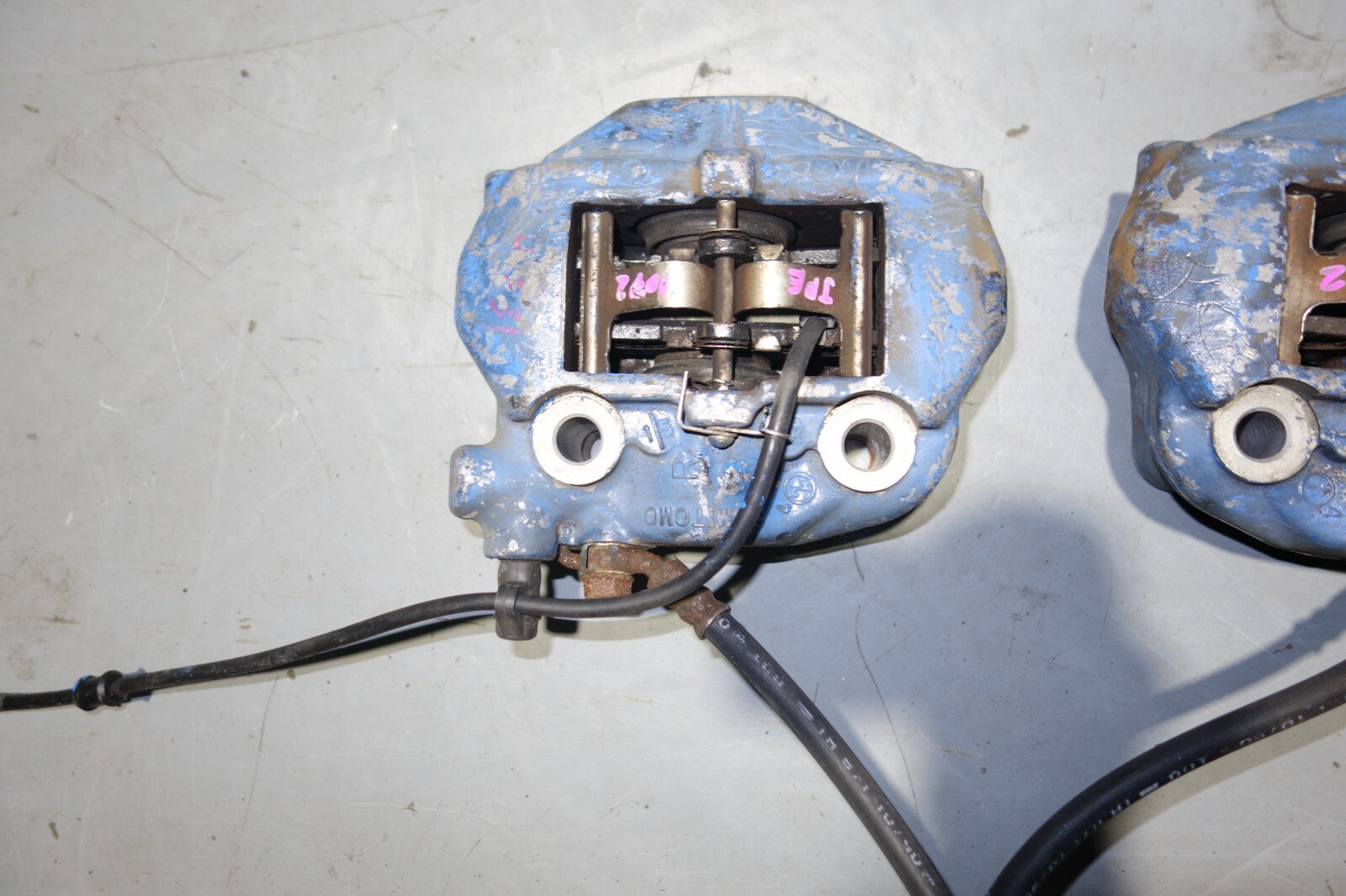 JDM 2001-2006  LEXUS LS430 OEM REAR 2 PISTON BRAKE CALIPERS LEFT & RIGHT UCF31