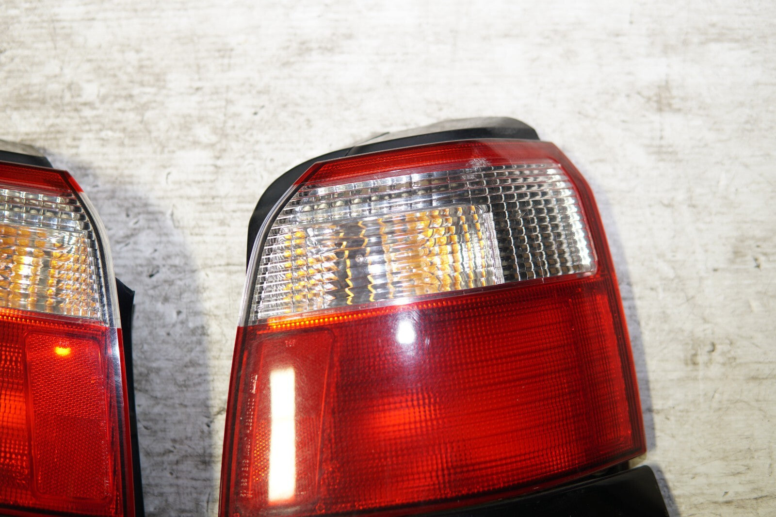 JDM 1998-2002 SUBARU FORESTER STi SF5 TAIL LIGHTS TAIL LAMPS TRUNK LIGHTS