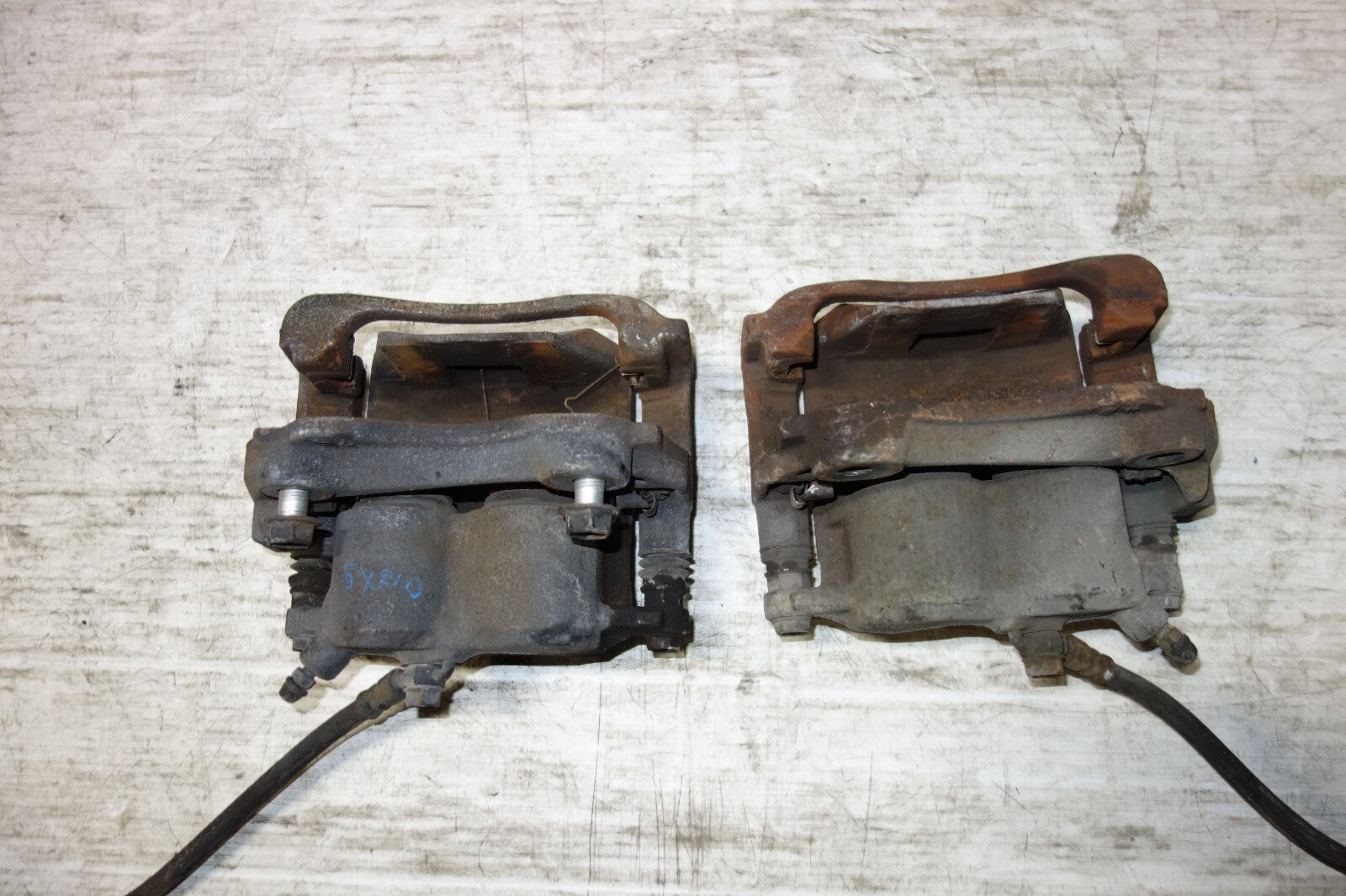 JDM 2001-2005 TOYOTA ALTEZZA LEXUS IS300 OEM FRONT 2 POT BRAKE CALIPERS ORIGINAL
