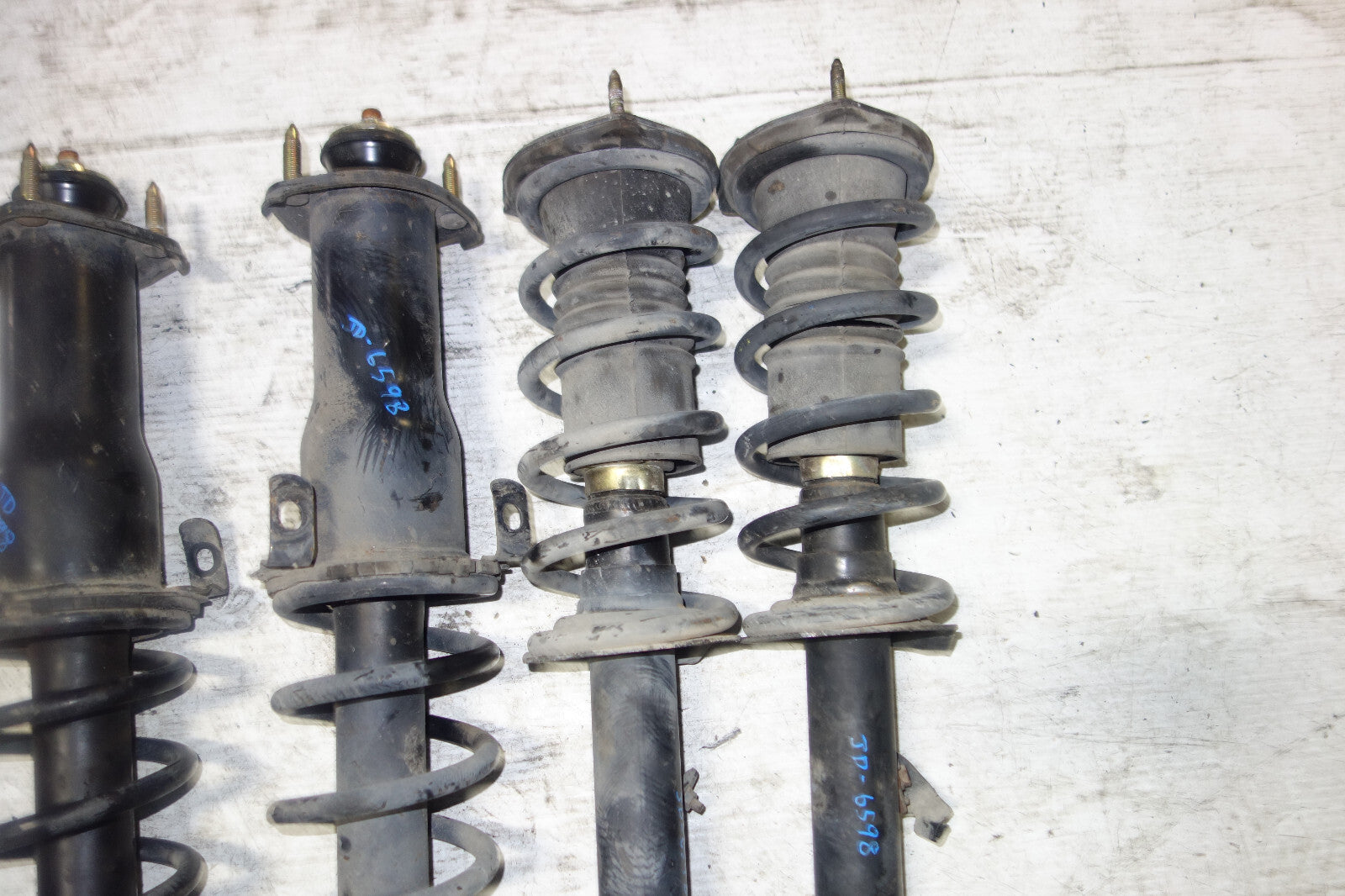 JDM Lexus IS300 Altezza SXE10 OEM Shocks Struts Springs Suspension 2001-2005