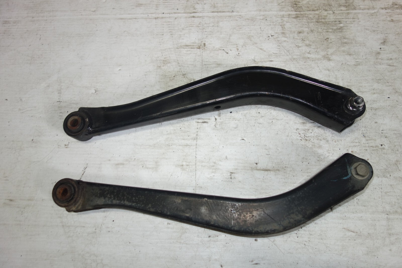 JDM 2005-2009 SUBARU LEGACY OUTBACK OEM REAR LOWER CONTROL ARMS PAIR LEFT RIGHT