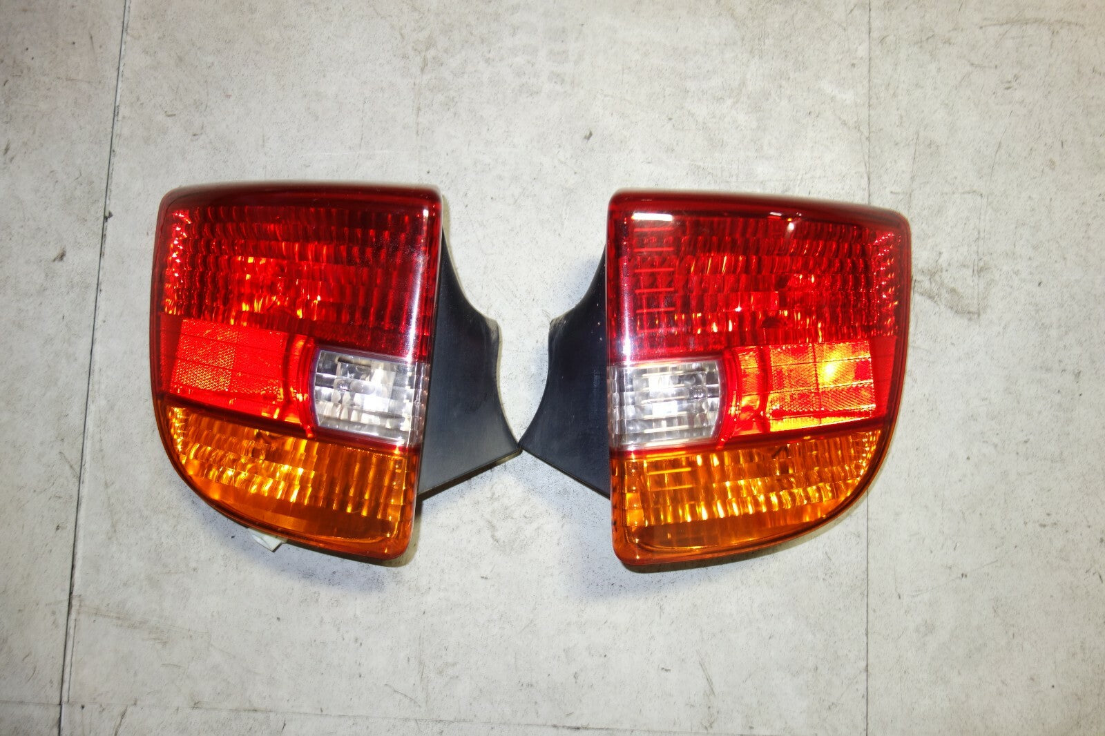 Toyota Celica OEM Tail Lights Lamps 81551-2B520 81561-2B390 2000-2005