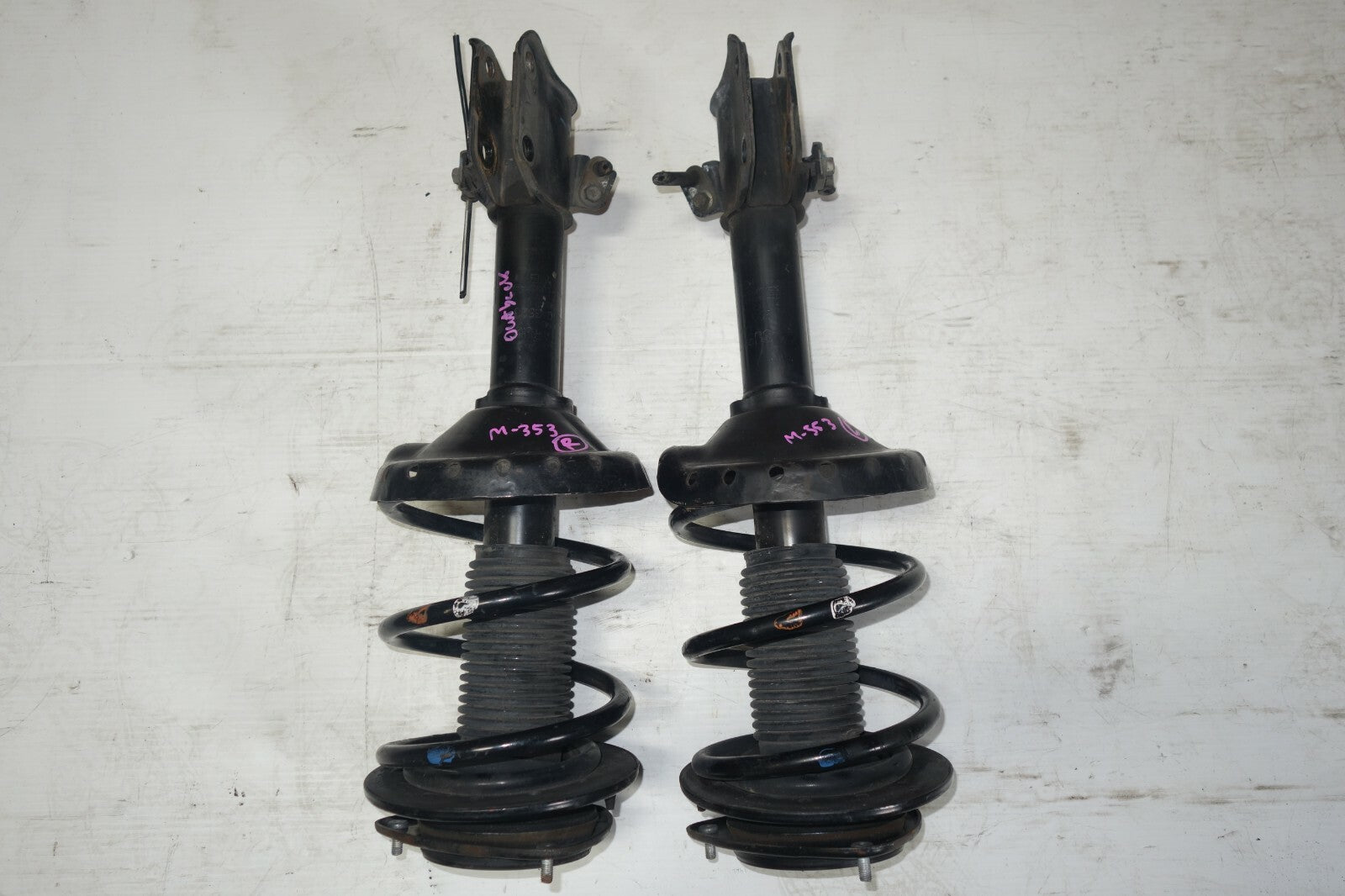 JDM 05-09 SUBARU LEGACY OUTBACK OEM KYB FRONT SHOCKS STRUTS ASSEMBLY  WAGON ONLY