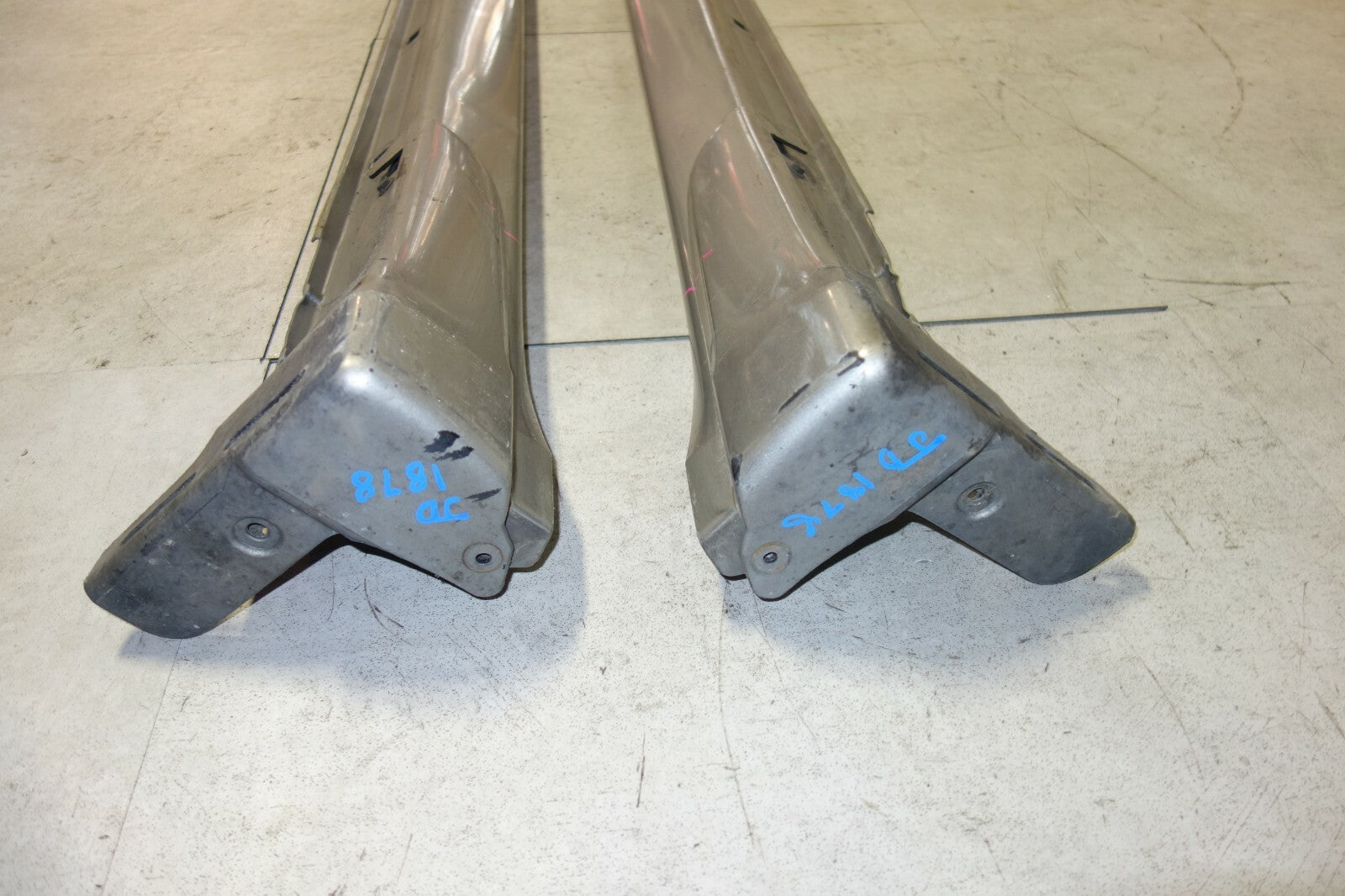 JDM 2005-2009 GENUINE SUBARU LEGACY SPEC B OEM SIDE SKIRTS SPATS LEGACY OUTBACK