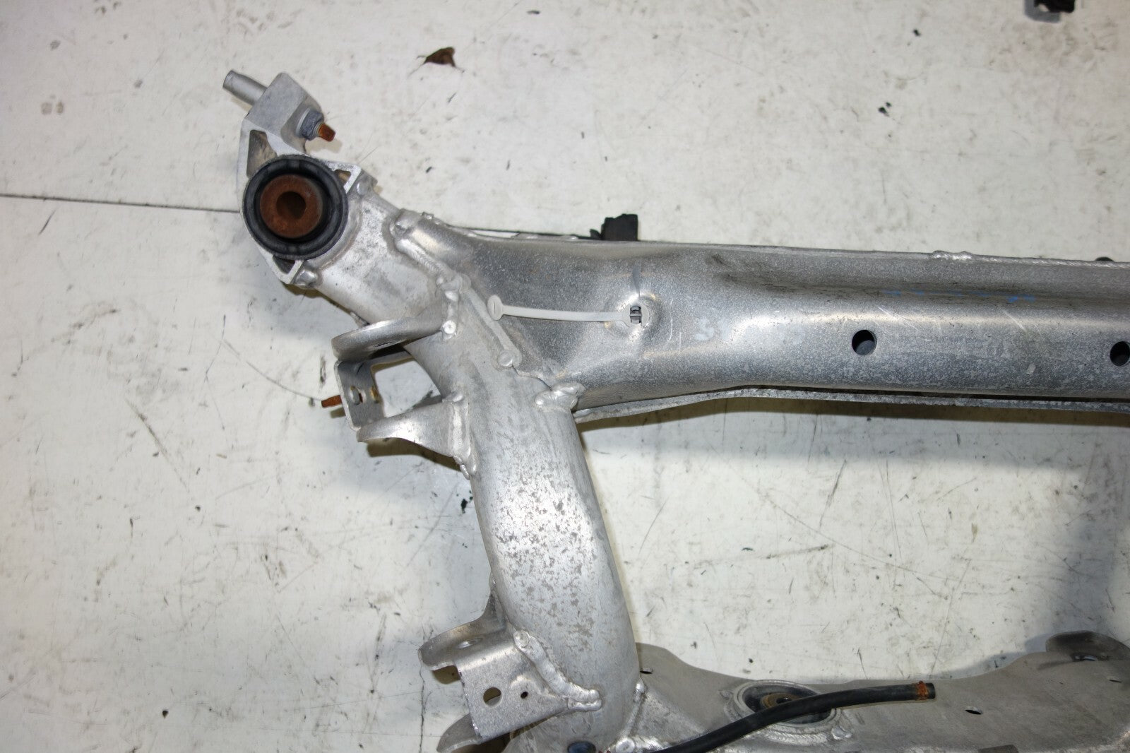 JDM Infiniti G35 Coupe Nissan 350z Rear Subframe Cradle 2003-2009 OEM Japan