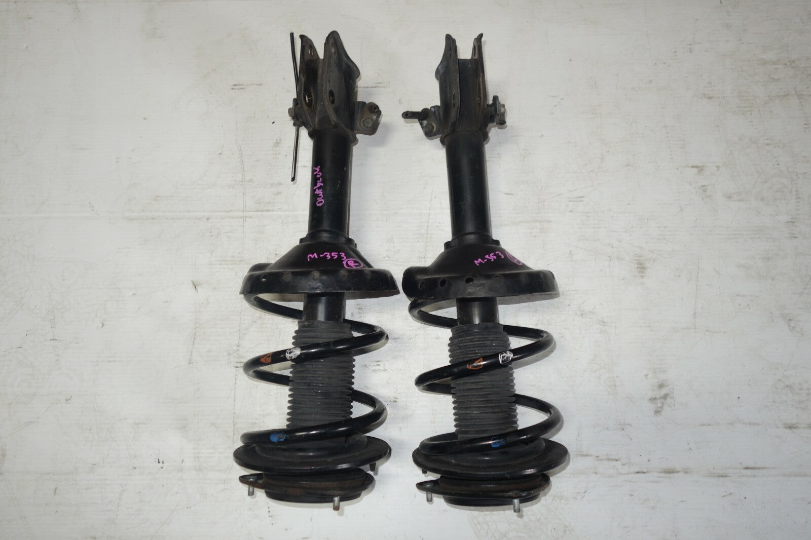 JDM 05-09 SUBARU LEGACY OUTBACK OEM KYB FRONT SHOCKS STRUTS ASSEMBLY  WAGON ONLY