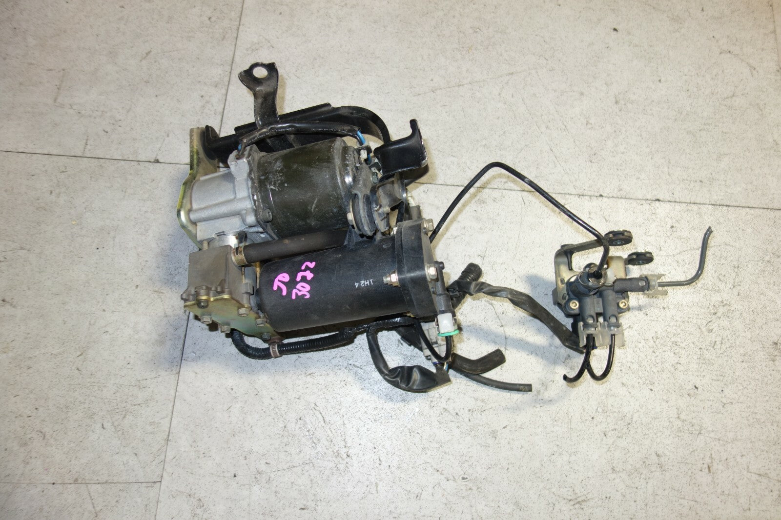 JDM Lexus LS430 Air Suspension Compressor Pump Strut Absorber 2001-2006 UCF31