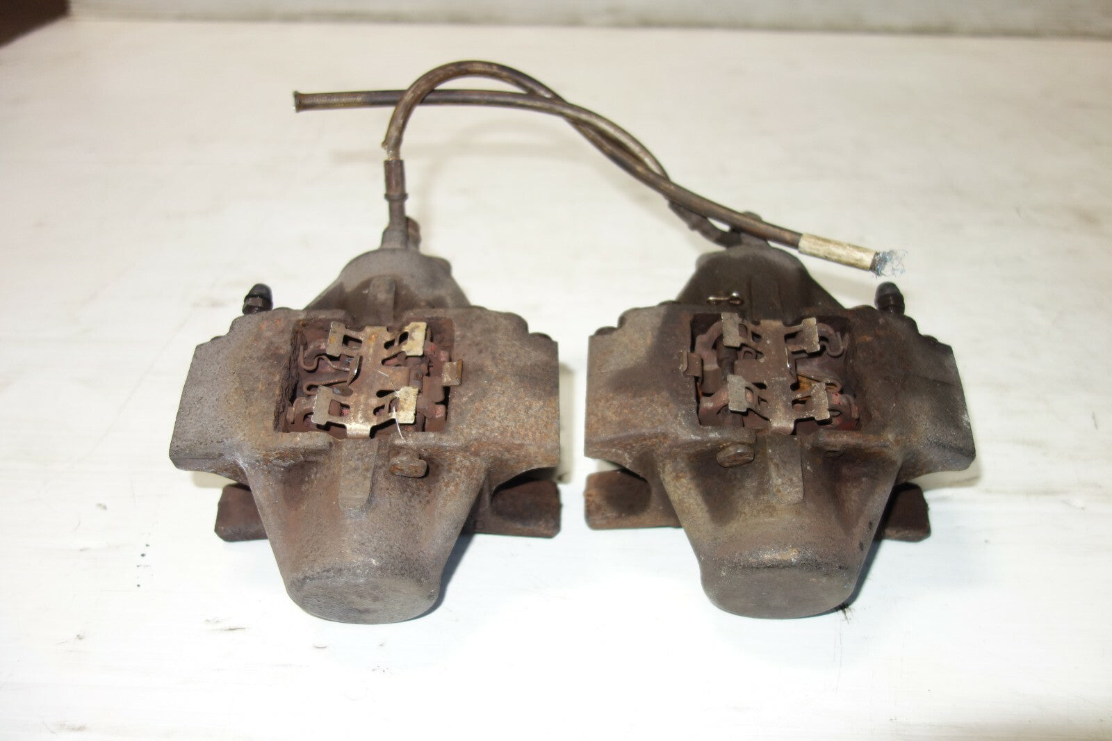 Lexus IS300 Rear Brake Calipers 2001 2002 2003 2004 2005 OEM Genuine Japan
