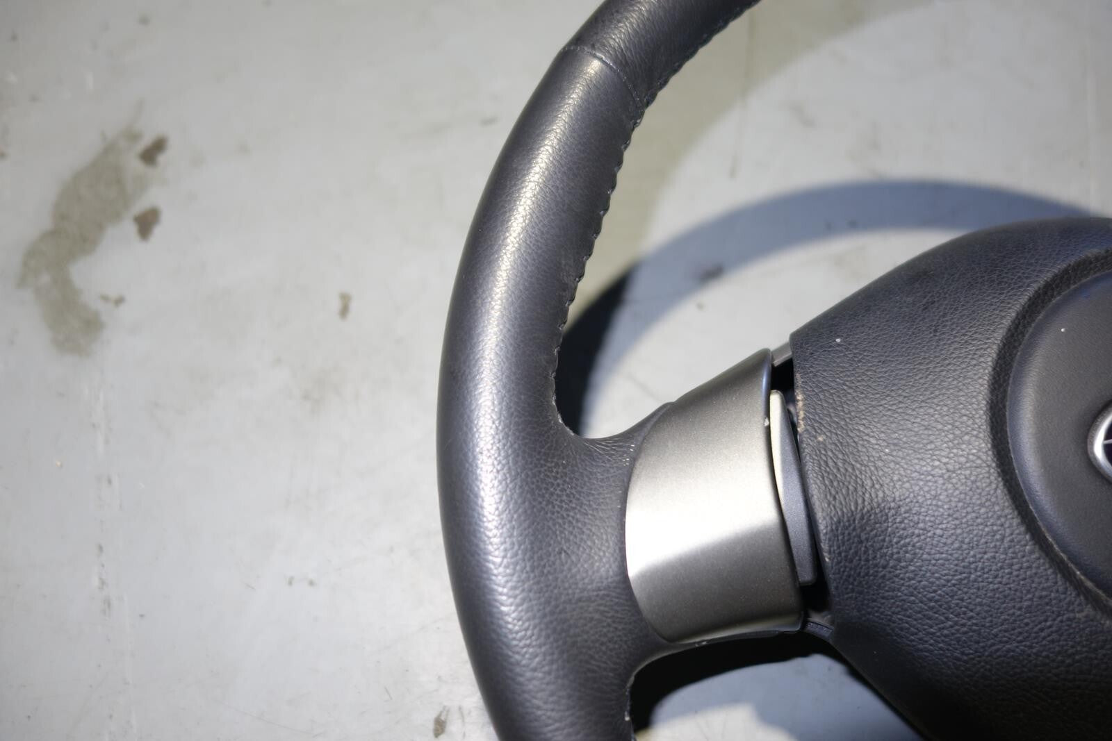 JDM 2005-2009 SUBARU LEGACY & OUTBACK MOMO STEERING WHEEL & HUB 05-2009 MF-1688