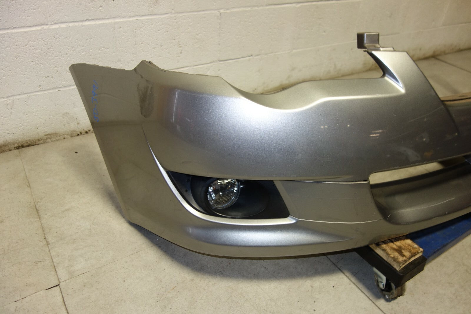 JDM 2008-2009 SUBARU LEGACY FRONT BUMPER COVER WITH FOG LIGHTS BP9 2008-2009