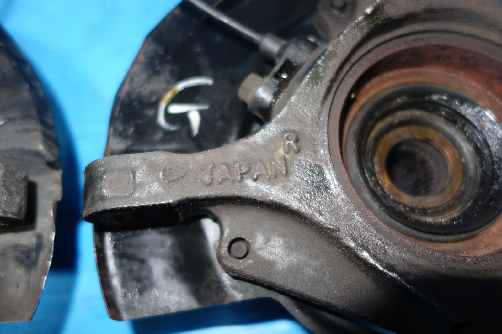 2005-2006 Saab 9-2X Front Spindles Hubs Knuckles Bearings 5X100 Left & Right