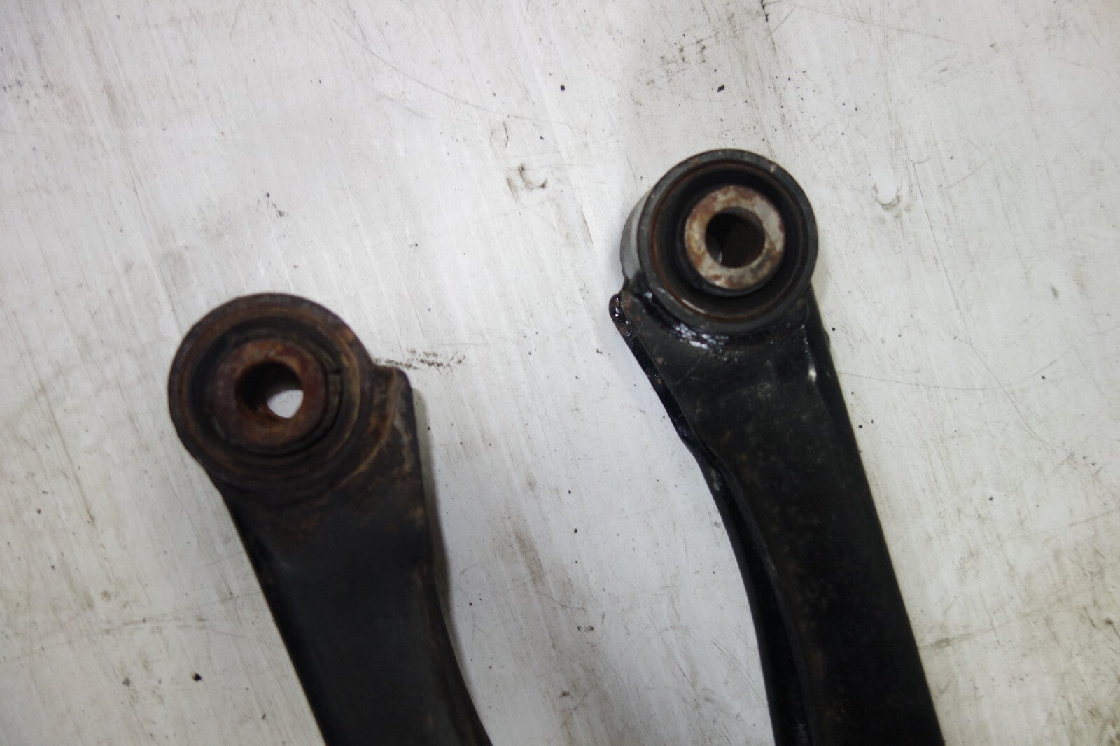 JDM 2005-2009 SUBARU LEGACY OUTBACK OEM REAR LOWER CONTROL ARMS PAIR LEFT RIGHT