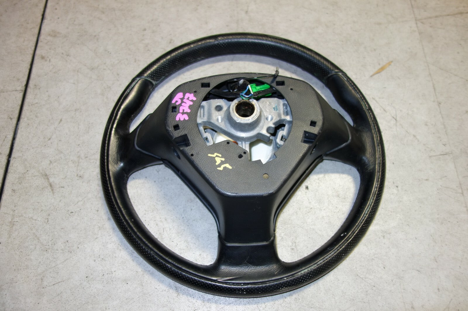JDM 2003-2008 SUBARU FORESTER SG5 SG9 MOMO STEERING WHEEL & HUB 2003-2008