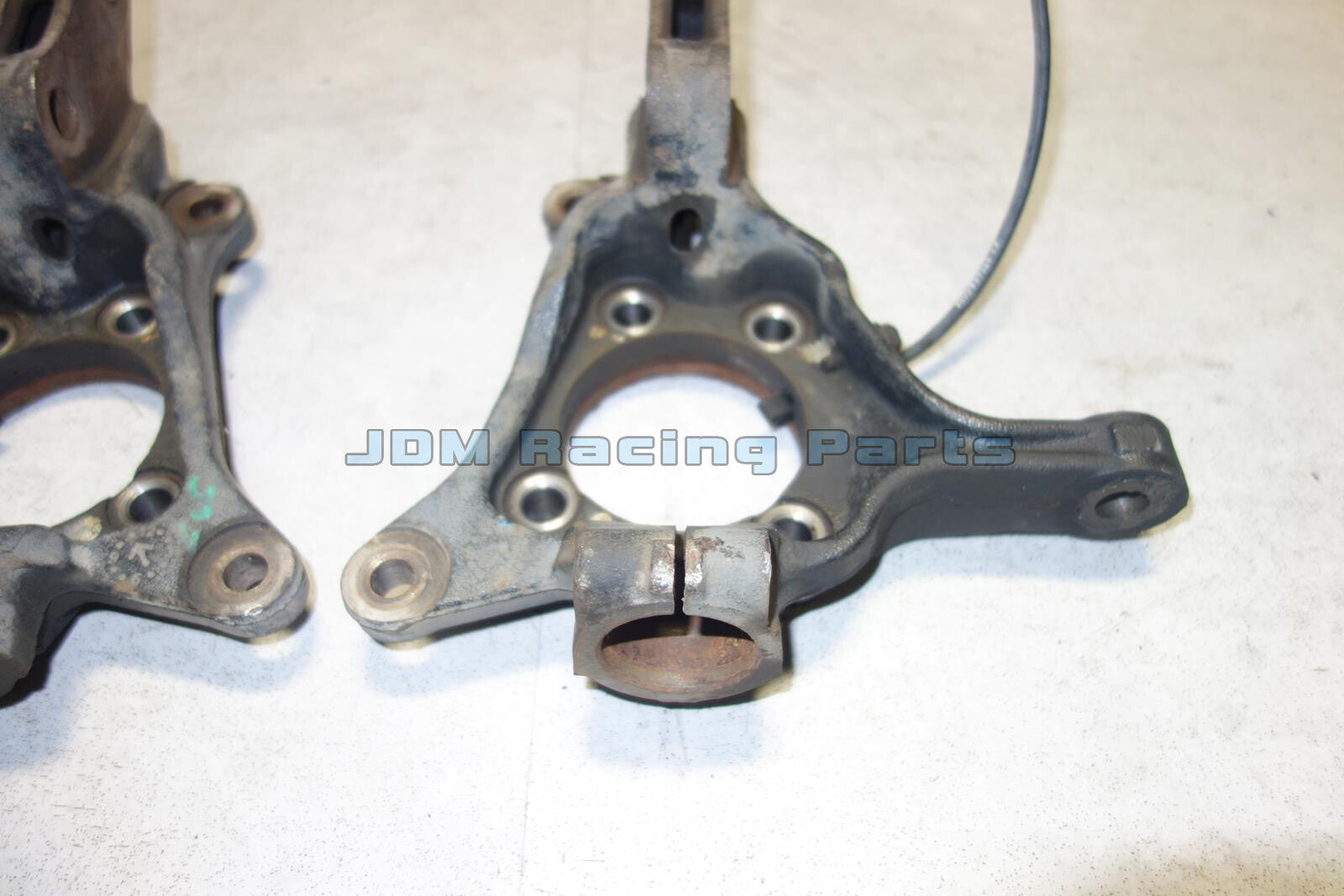 2009-2014 Subaru Forester Front Wheel Knuckle Suspension 28313AG020 28313AG030
