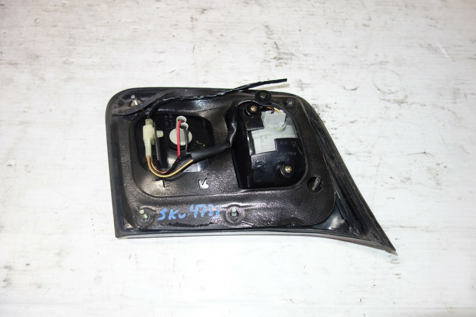 2001-2002 JDM Subaru Forester Genuine Rear Left Tail Light Trunk Lamp SF5