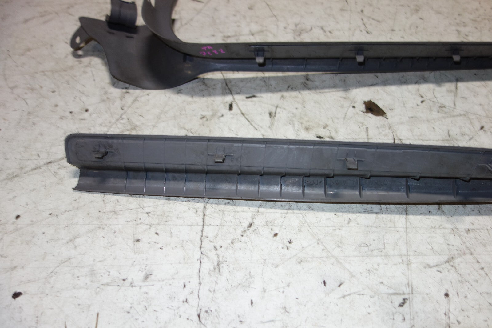 JDM SUBARU FORESTER OEM FRONT DOOR SILLS SCUFF PLATES STEPS SILL 2003-2008