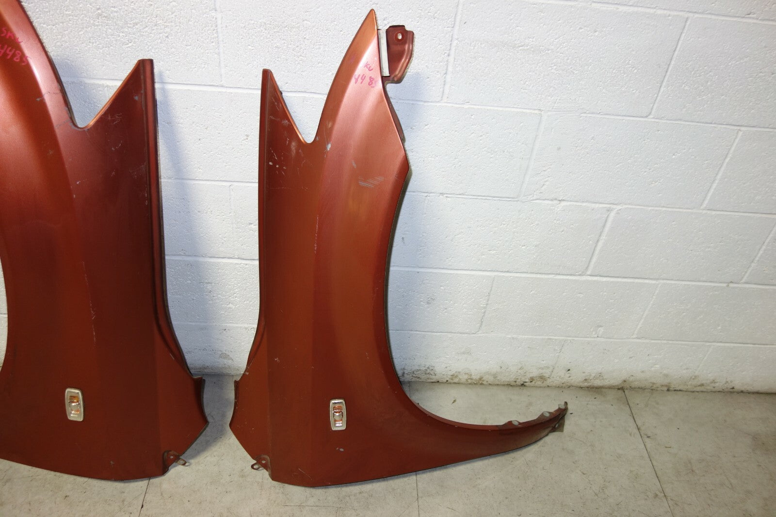 JDM Nissan Murano Fenders Pair With Marker Lights 2003-2007 OEM