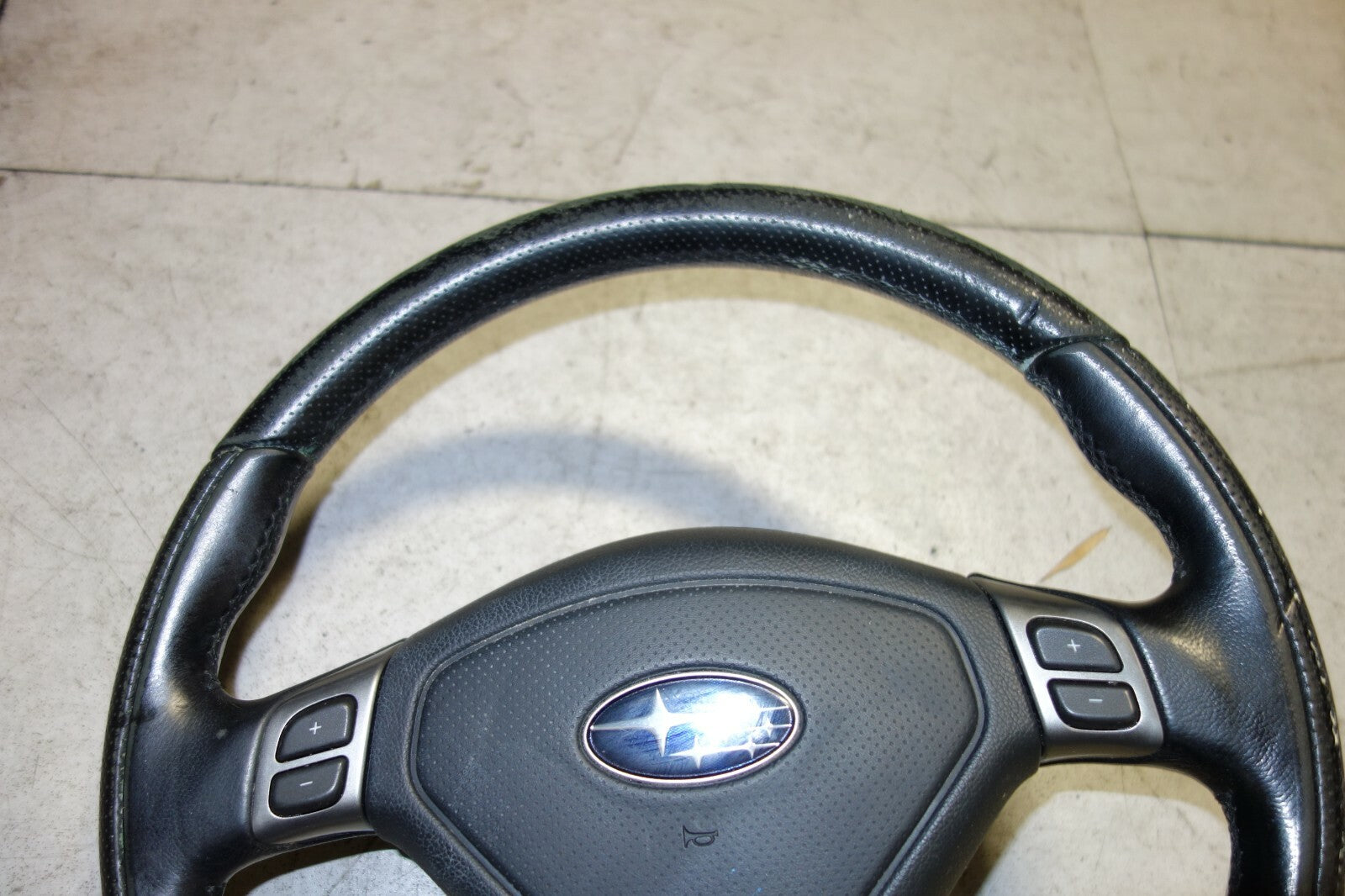 JDM 2003-2008 SUBARU FORESTER SG5 SG9 MOMO STEERING WHEEL & HUB 2003-2008