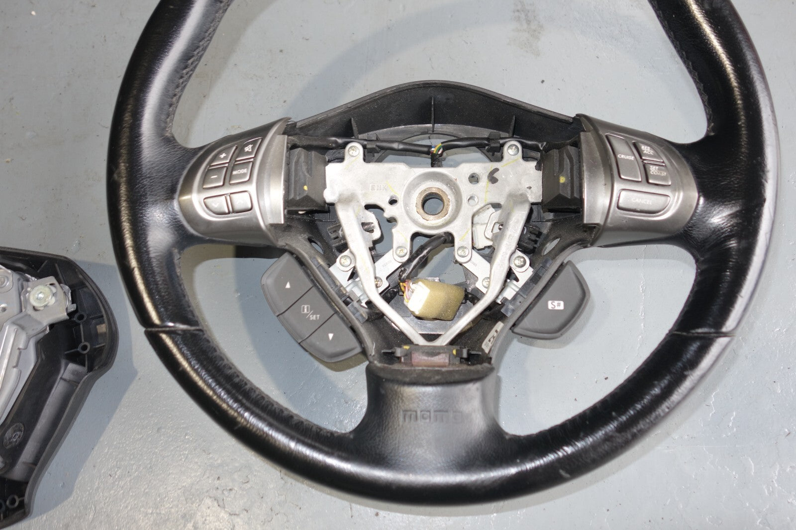 JDM 2005-2009 SUBARU LEGACY & OUTBACK MOMO STEERING WHEEL & HUB 05-2009 M-1011