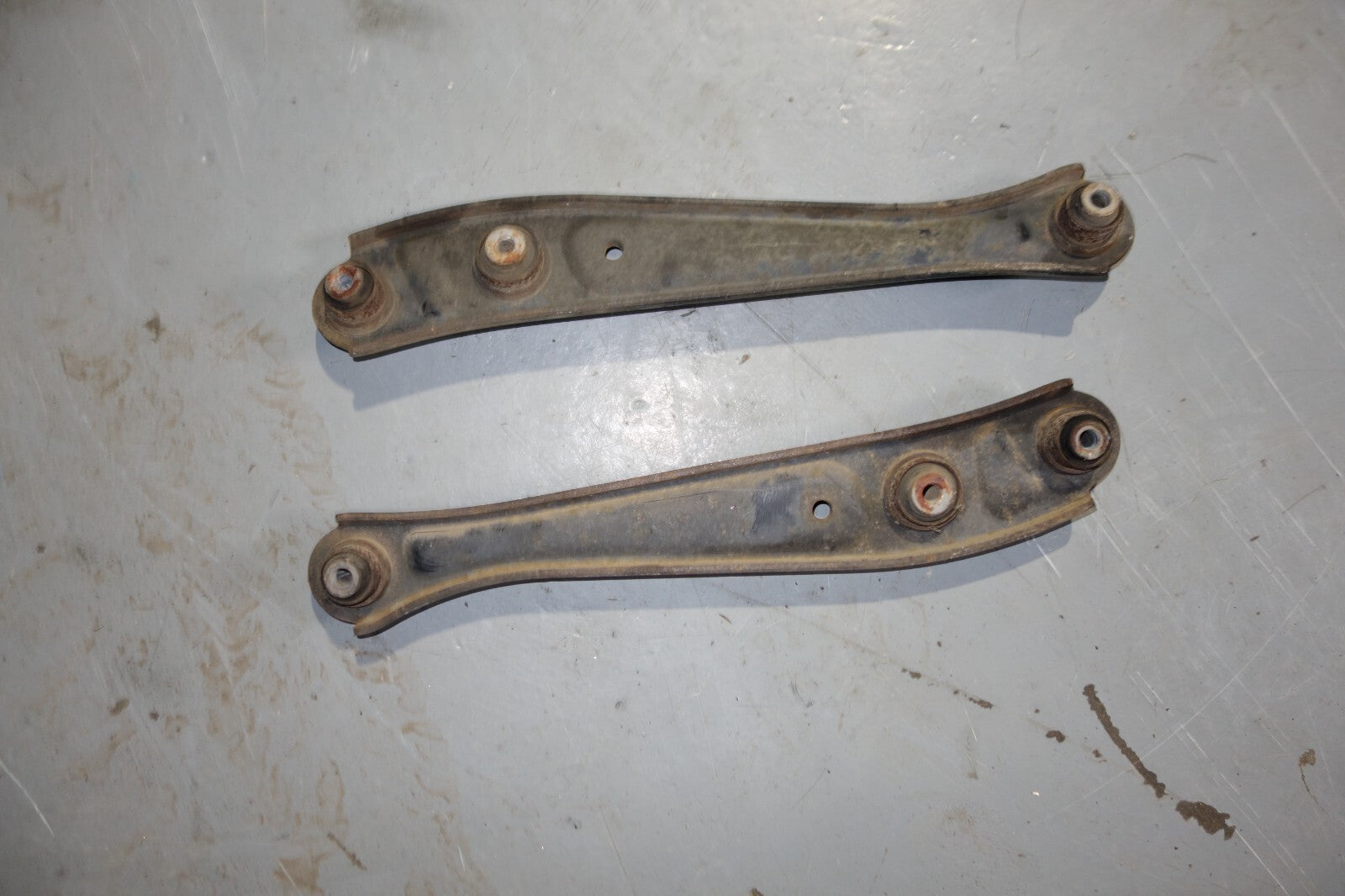 JDM 1996-2000 ACURA EL OEM GENUINE REAR LOWER CONTROL ARM PAIR