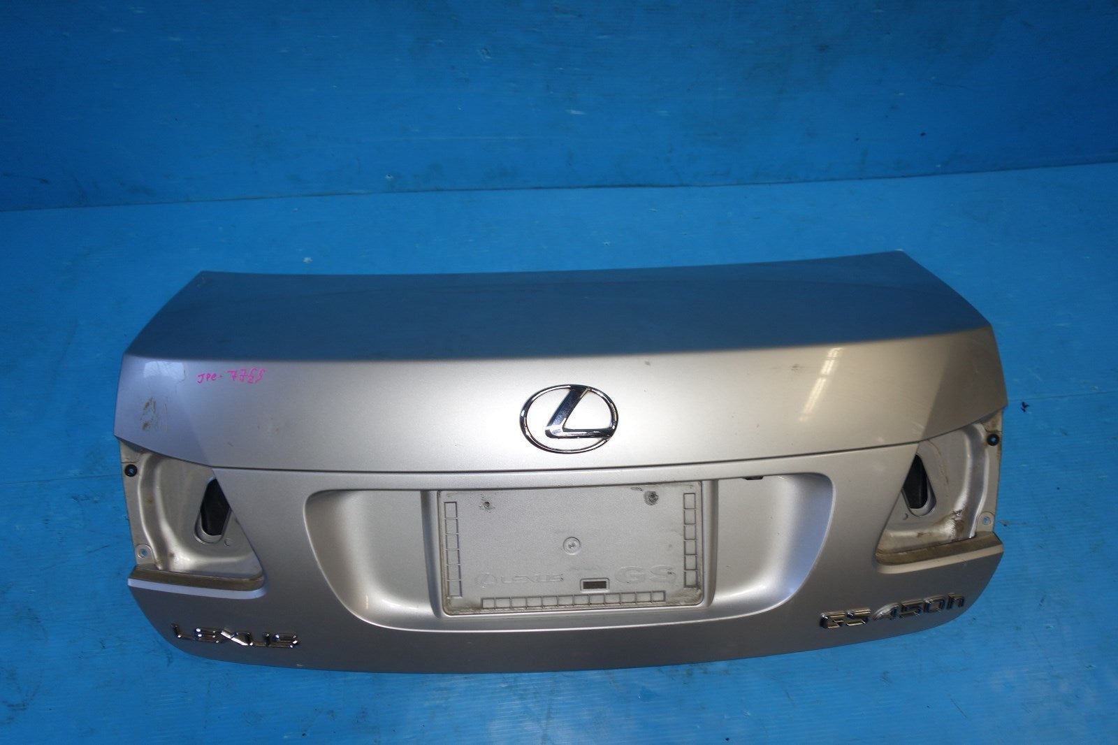 JDM LEXUS GS450H REAR TRUNK LID LUGGAGE DOOR COVER 69204-53010 OEM 2007-2011