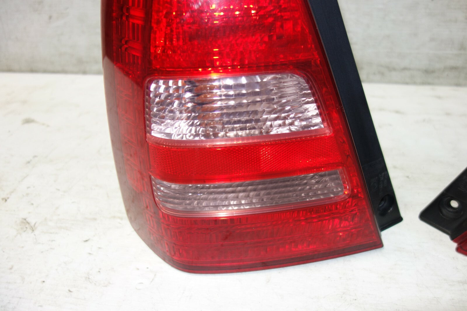 JDM SUBARU FORESTER SG5 SG OEM TAIL LIGHTS LAMPS LEFT & RIGHT SIDE SET 2003-2005