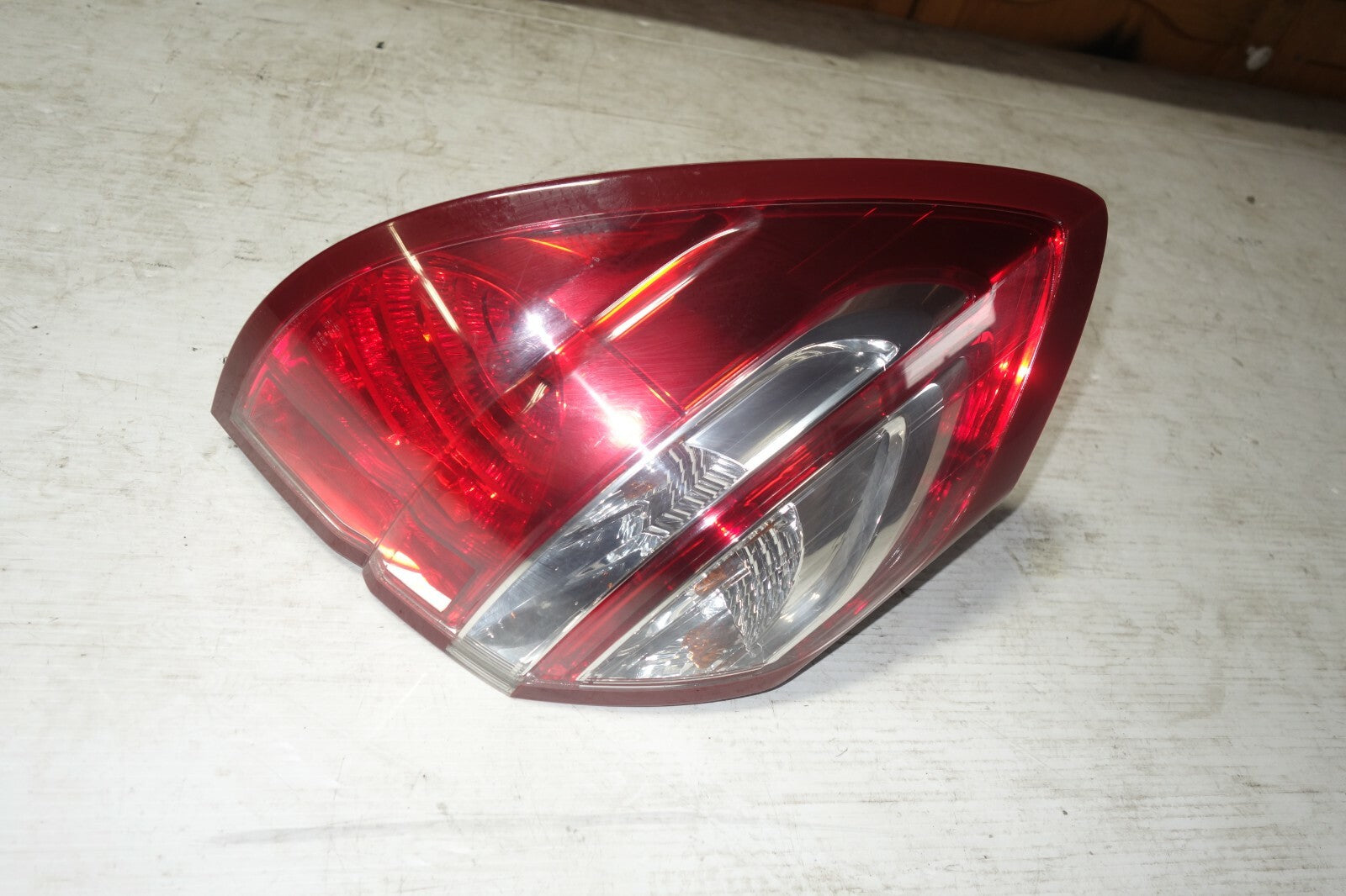 JDM 2005-2009 SUBARU LEGACY OUTBACK KOUKI OEM LEFT SIDE TAIL LIGHT TAIL LAMP