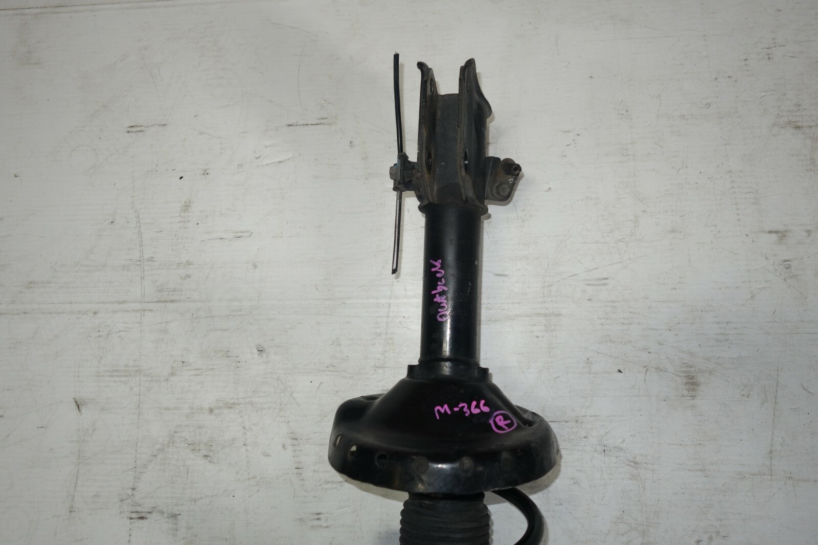 JDM 05-09 SUBARU LEGACY OUTBACK KYB FRONT RIGHT SIDE SHOCK STRUT ASSEMBLY  WAGON