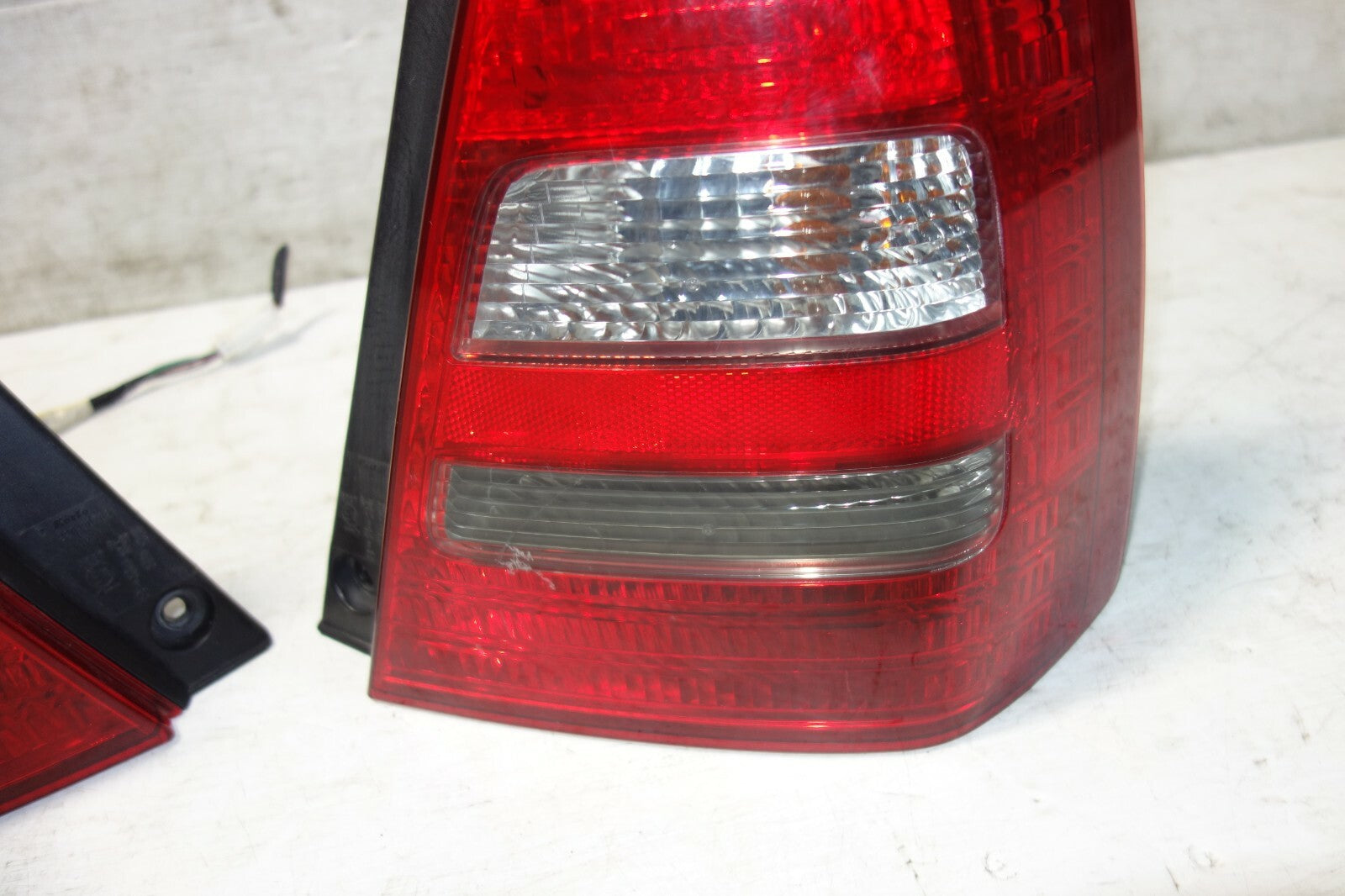 JDM SUBARU FORESTER SG5 SG OEM TAIL LIGHTS LAMPS LEFT & RIGHT SIDE SET 2003-2005