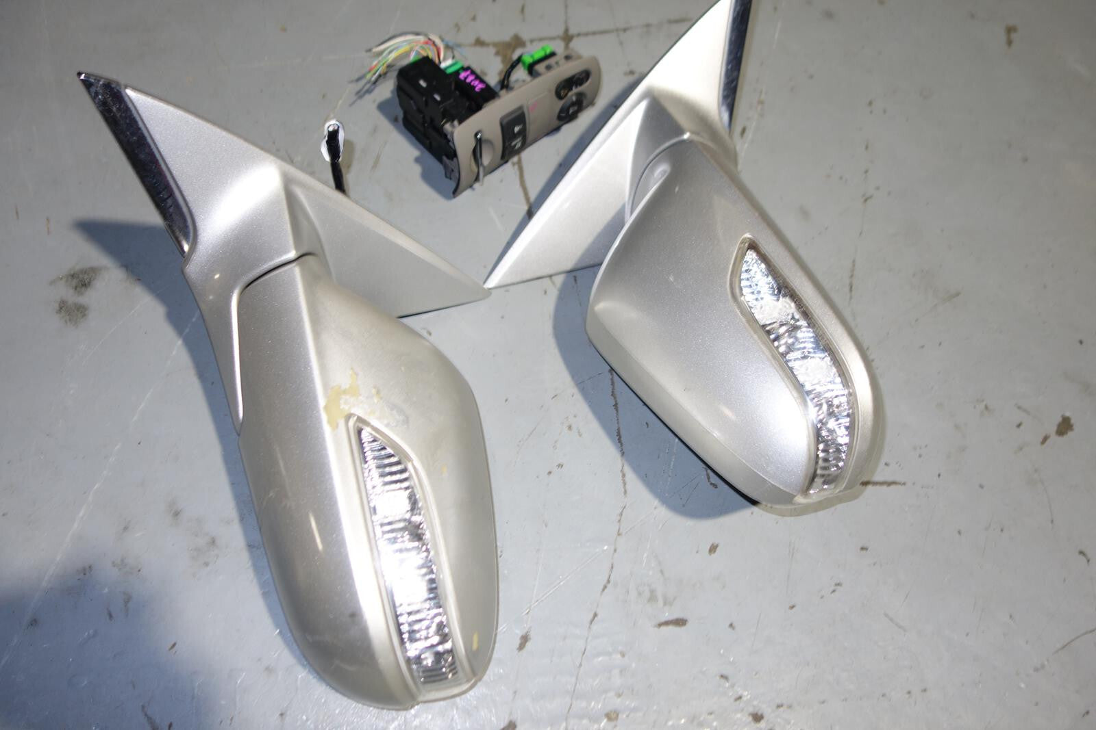 JDM Acura RL OEM Power Folding Side Mirrors Signals KB1 2005-2008 MF-2027