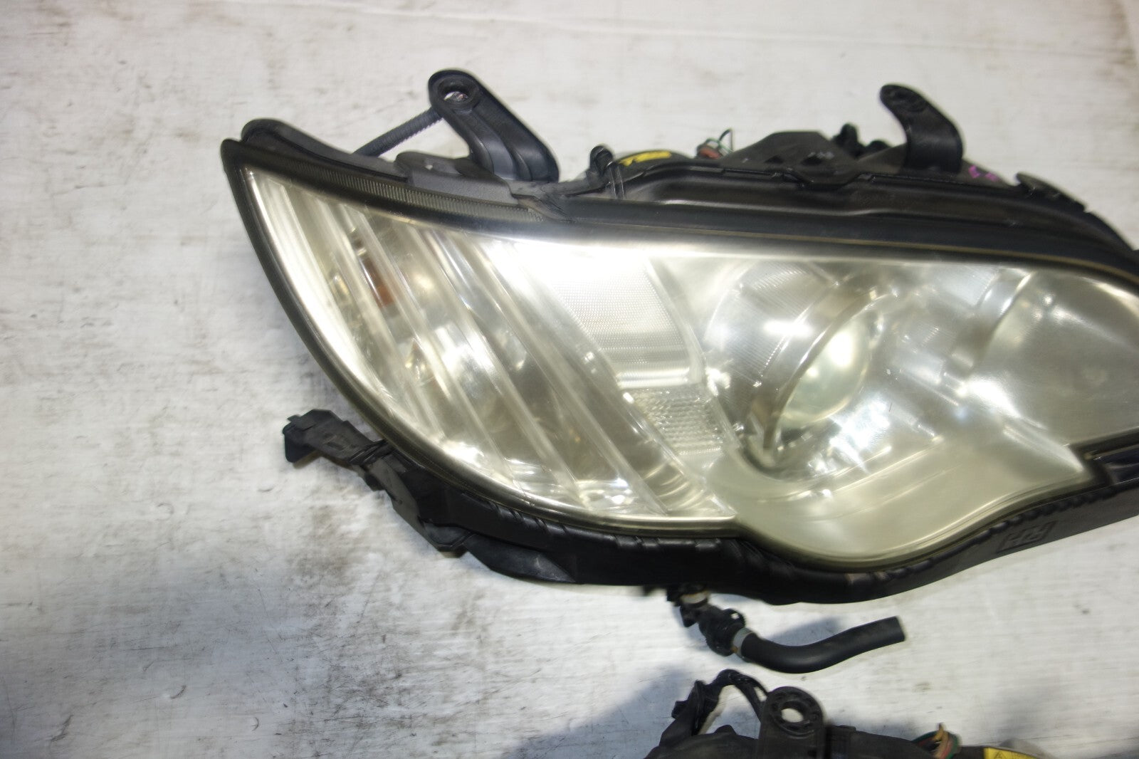 JDM 2008-2009 GENUINE SUBARU LEGACY USED OEM HID HEAD LIGHTS LAMPS BLE BP5 BP9