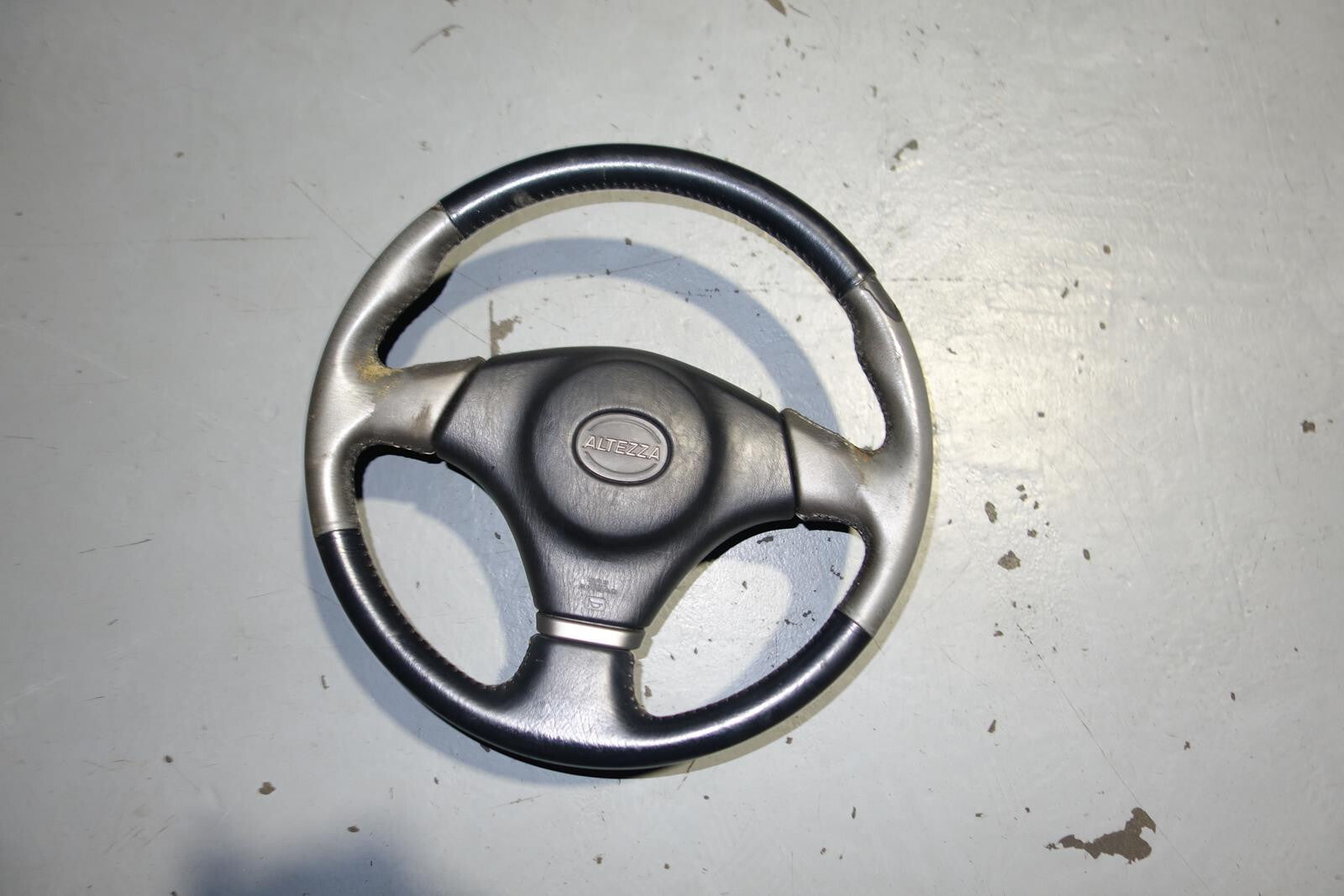 JDM Toyota Altezza Lexus IS300 Steering Wheel SXE10 2001 2002 2003 2004 2005