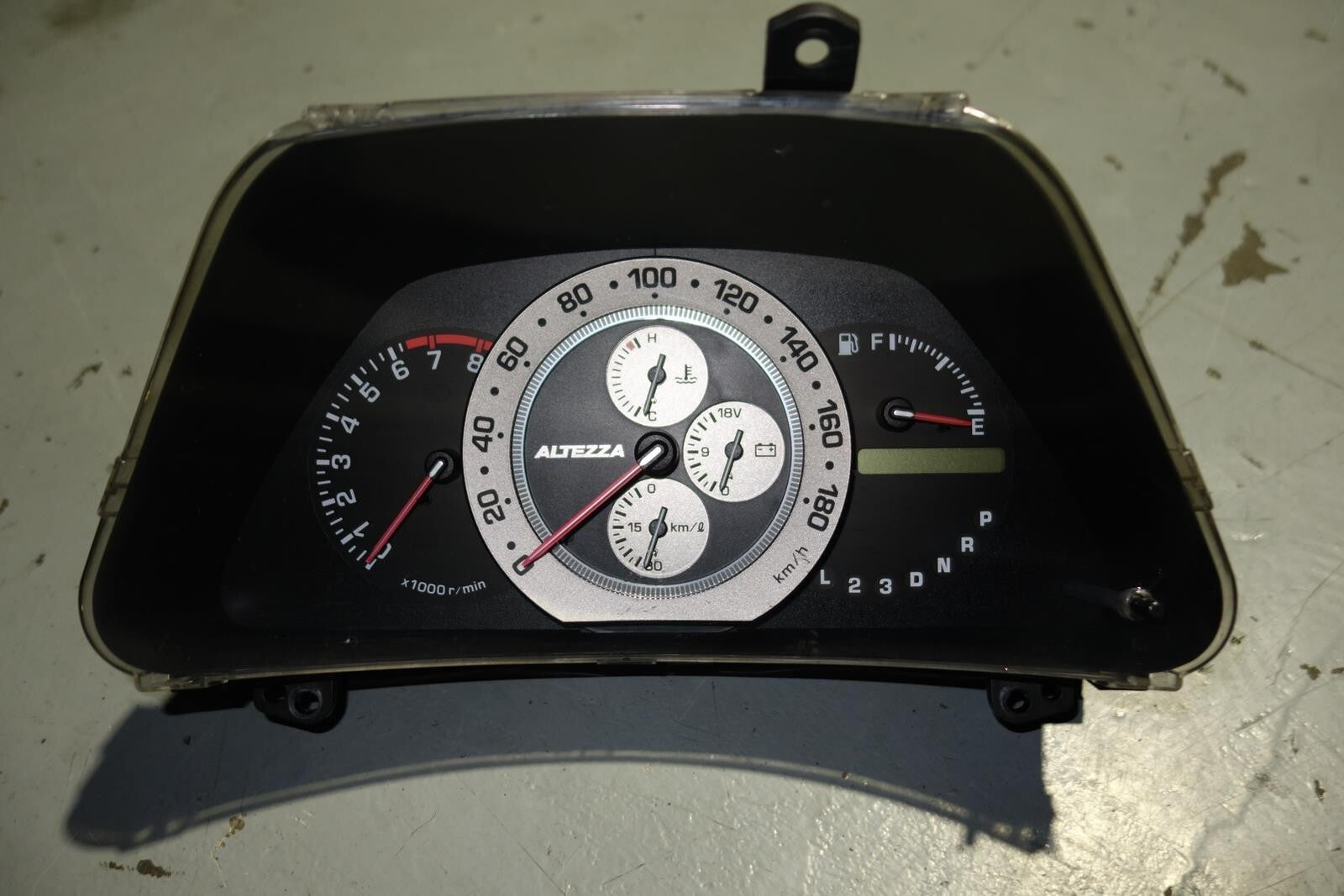 JDM 2001-2005 LEXUS IS300 6 SPEED GENUINE GAUGE CLUSTER  SPEEDOMETER SXE10