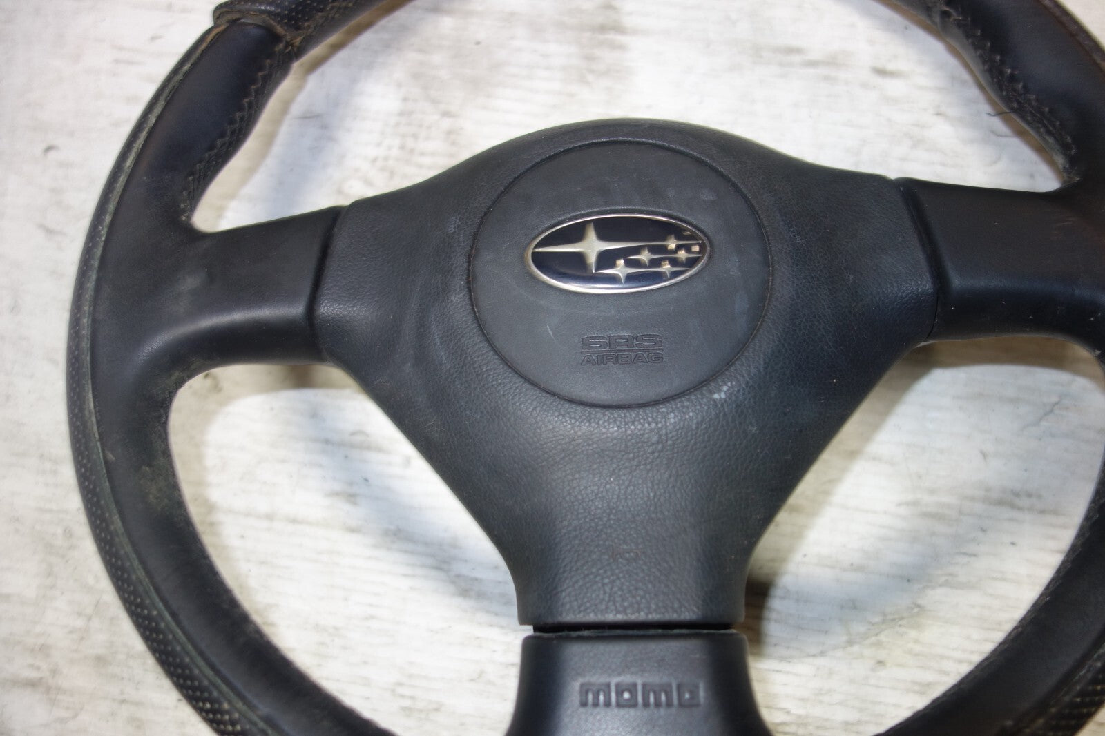 JDM 93-07 SUBARU FORESTER IMPREZA WRX GDB GGA GC8 GF8 MOMO STEERING WHEEL & HUB