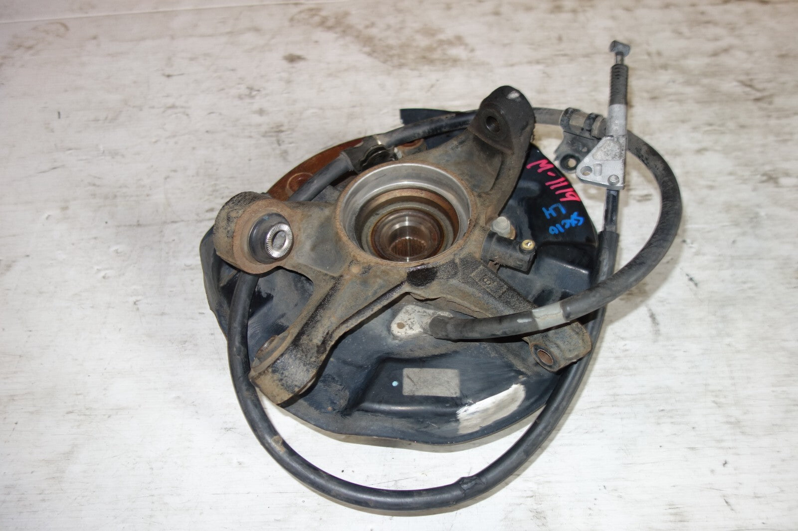 JDM 00-05-LEXUS IS300 REAR LEFT SPINDLE WHEEL HUB BEARING KNUCKLE OEM SUSPENSION