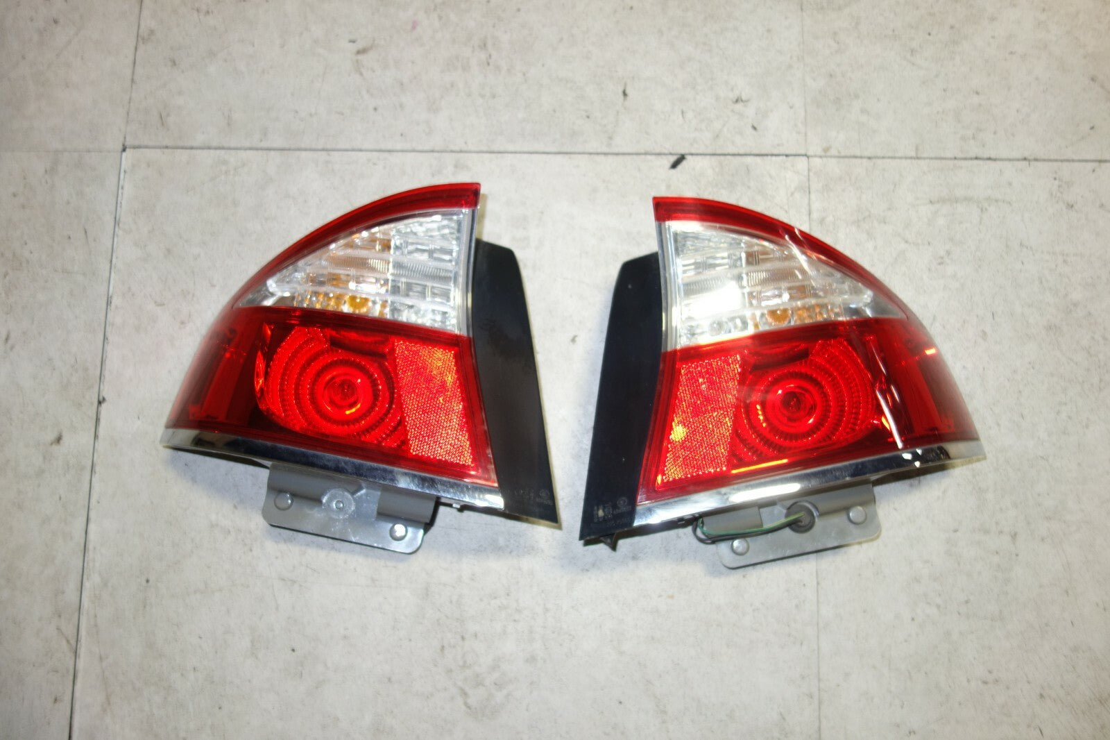 JDM 2005-2009 SUBARU LEGACY BL5 OEM USED TAIL LIGHTS 4 DOOR SEDAN TAIL LAMPS