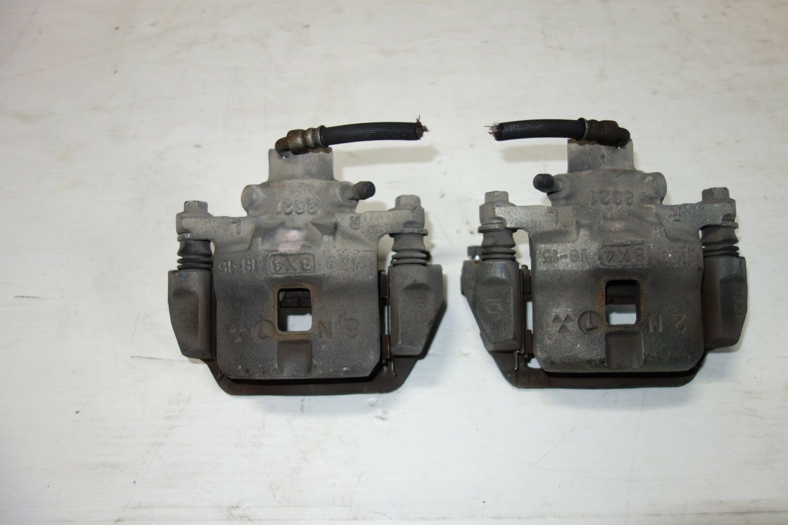 JDM 2005-2009 SUBARU LEGACY OUTBACK USED REAR BRAKE CALIPERS PAIR FITS : LEGACY