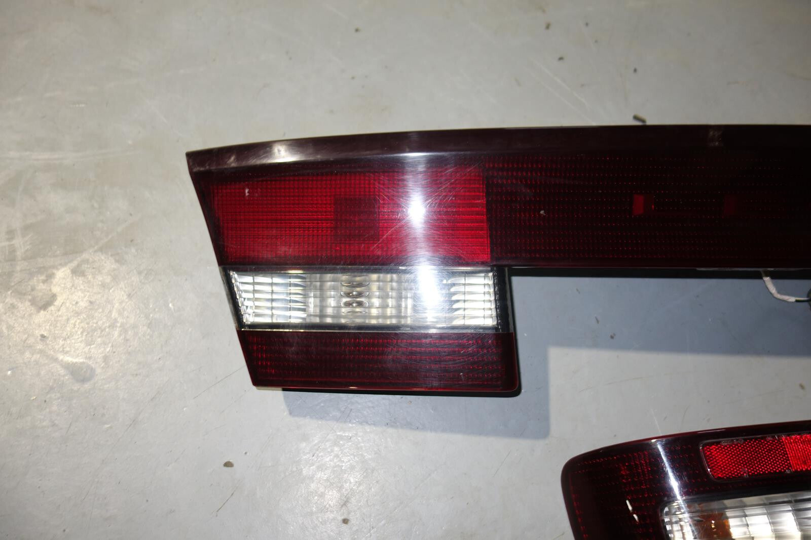 JDM Subaru Legacy B4 BE5 BE9 Sedan Tail Lights Lamps Center Garnish 1998-2004