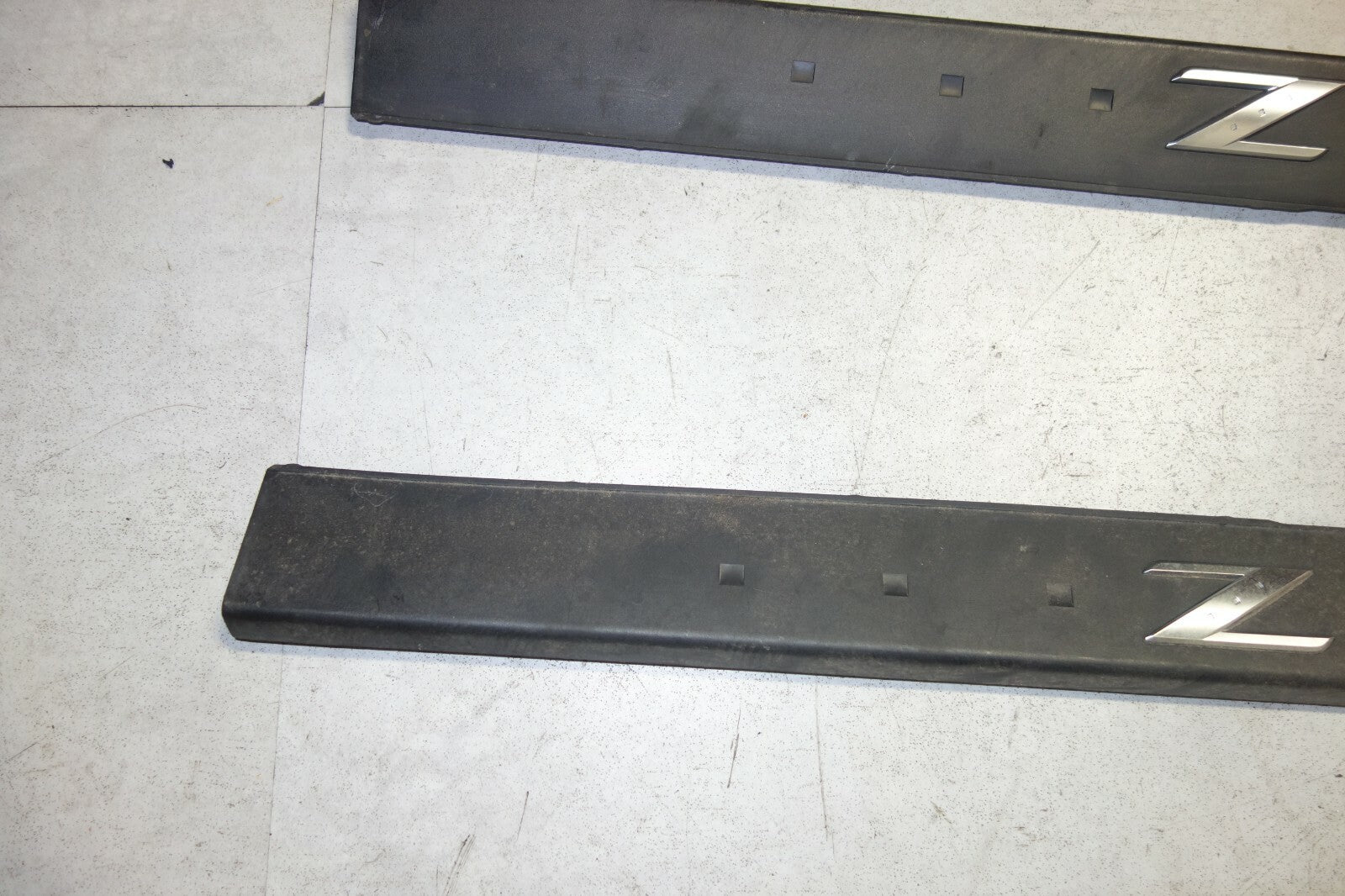 JDM 2003-2005 NISSAN 350Z Z33 OEM DOOR SILLS SCUFF PLATES DOOR STEPS KICK