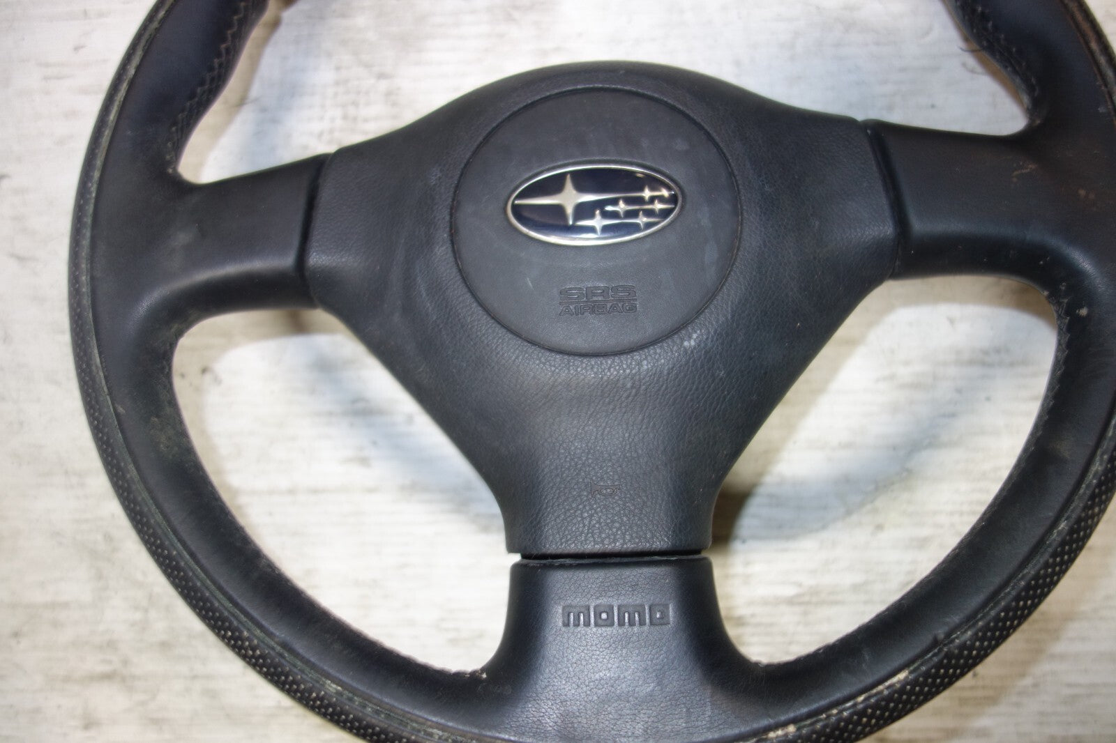 JDM 93-07 SUBARU FORESTER IMPREZA WRX GDB GGA GC8 GF8 MOMO STEERING WHEEL & HUB